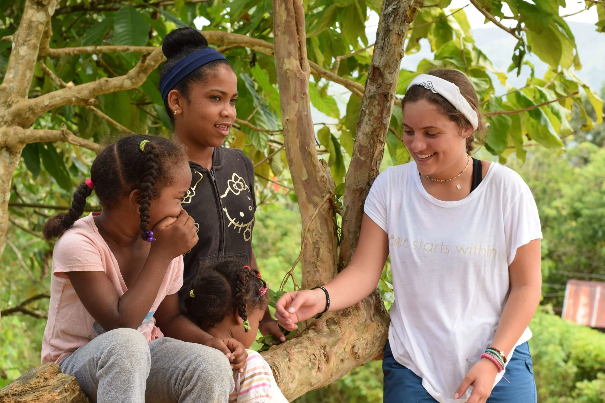 volunteer-abroad-connecting-with-local-community.jpg