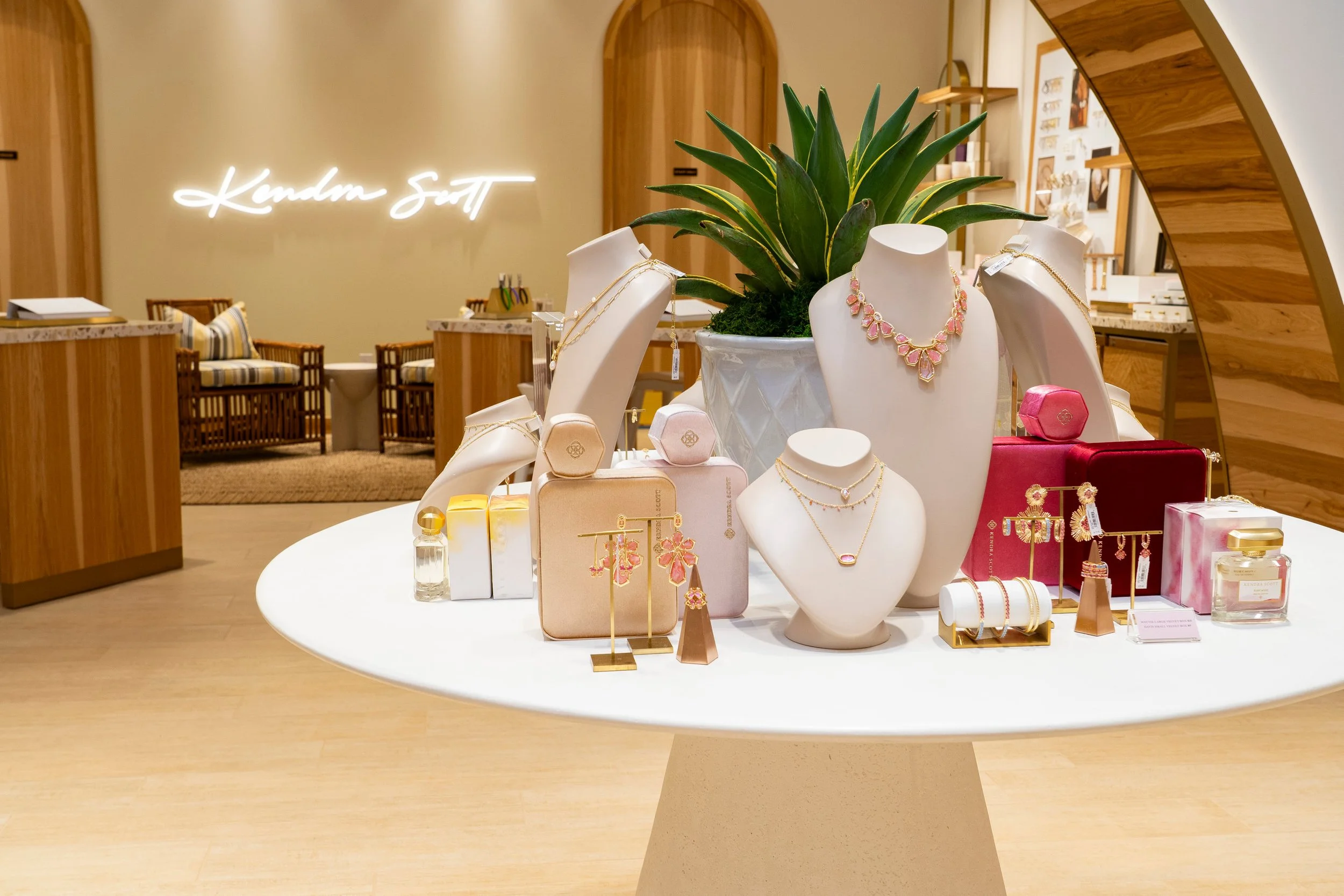 Kendra Scott Gives Back 
