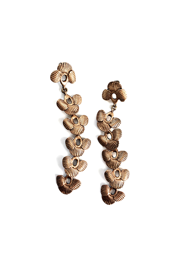 SHELL DROP EARRINGS with motion