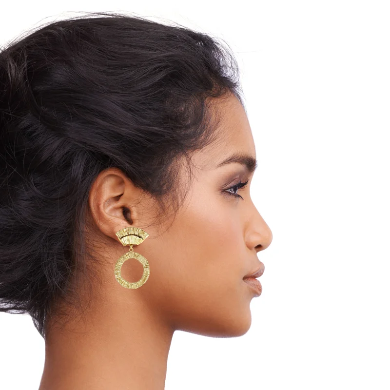Entwine-GE743GLD-LandscapeEar-model-web.jpg