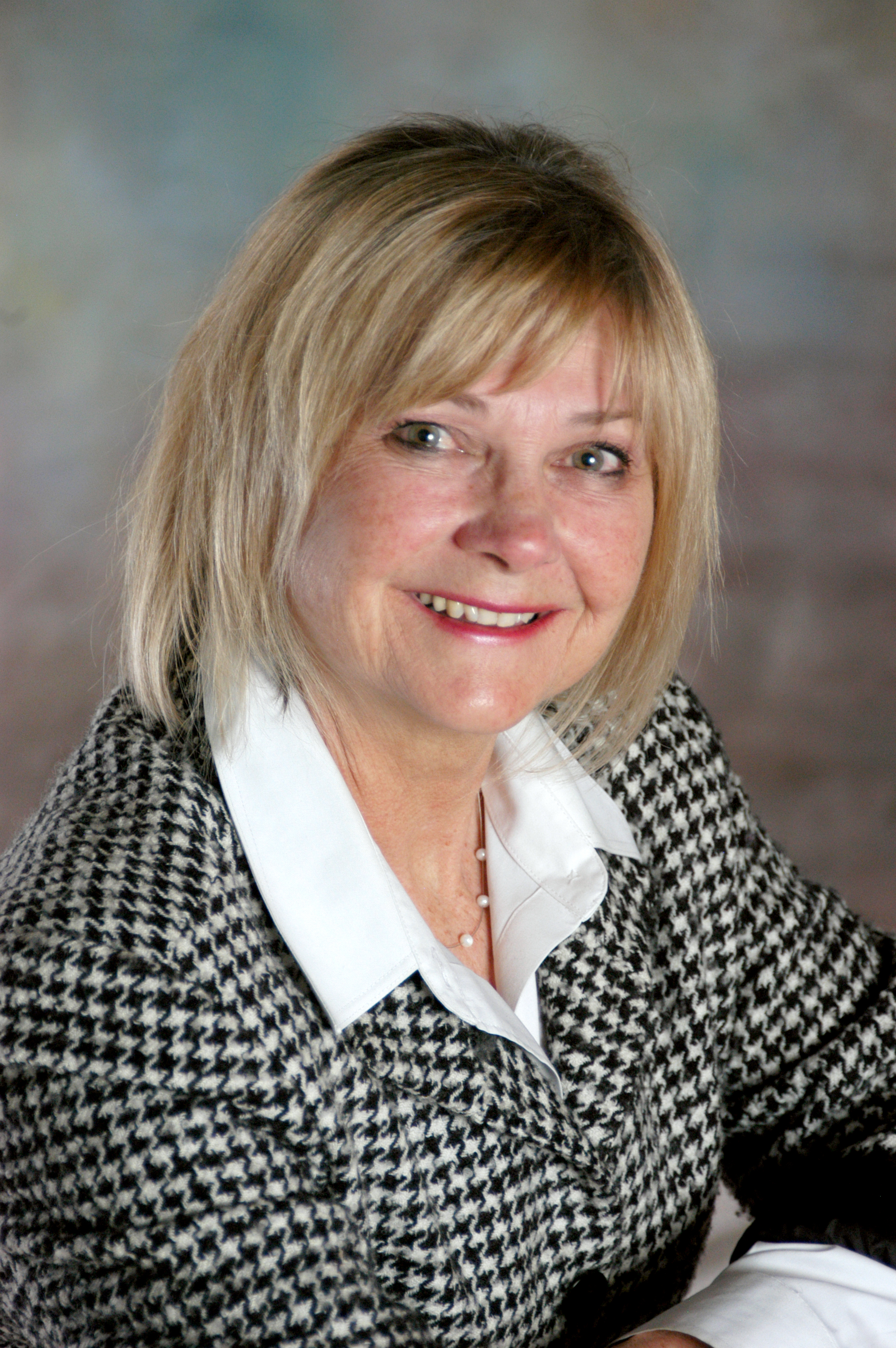 Strategic Planning & System Thinking Focusing on strategic and system planning, strategy formulation and change management, Linda’s emphasis on relationship building and collaboration has enabled many inter professional groups and stakeholders to envision their preferred future and then develop the strategies. Linda uses a number of methodologies and tools to assist with the planning processes including environmental scanning, CQI, the balanced scorecard and service blue printing. Her ability to meet her clients from where they sit coupled with enthusiasm and optimism has made many a product development successful. Her ability to meet her clients from where they sit coupled with enthusiasm and optimism has made many a product development successful.