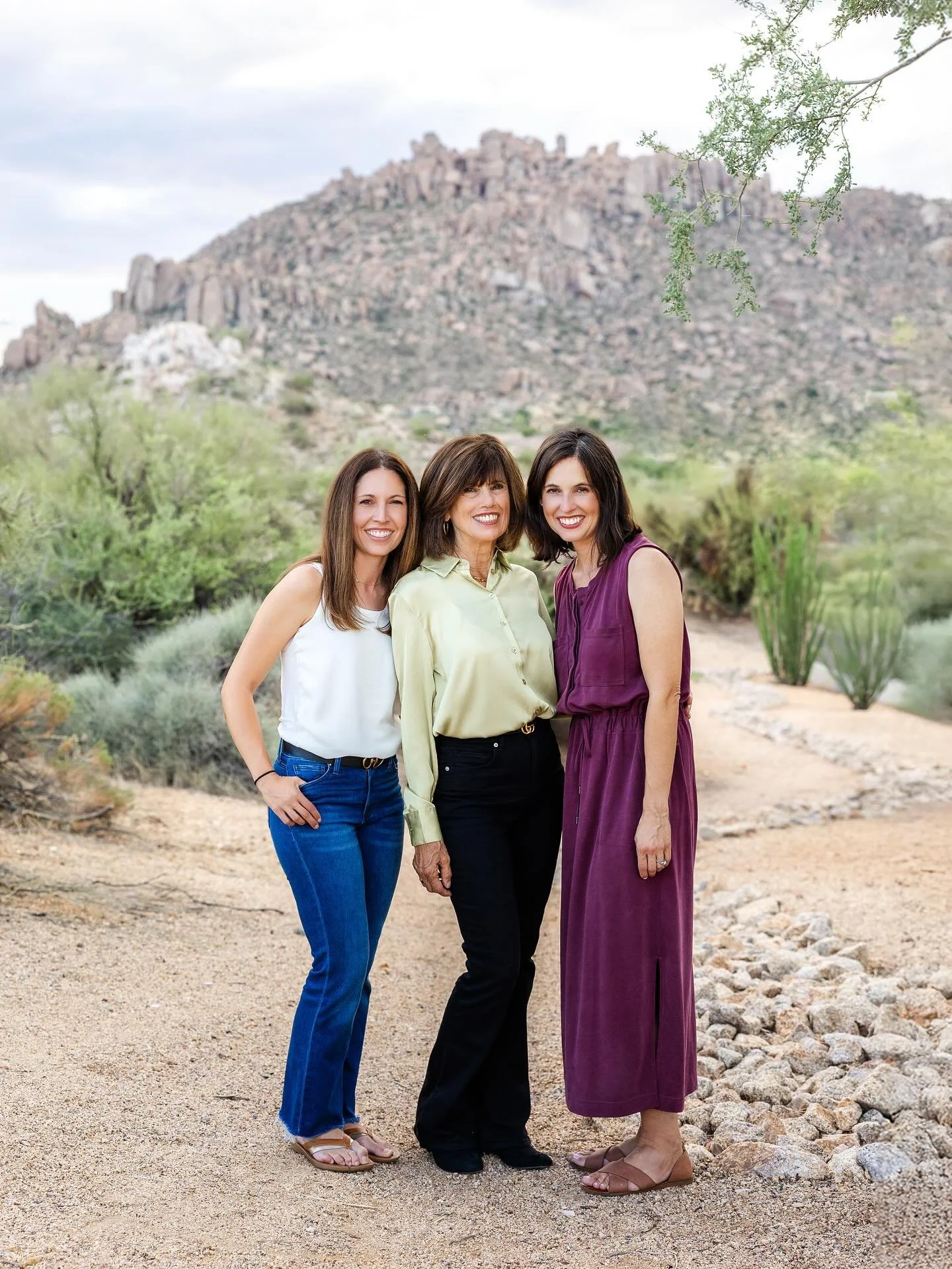 Keep taking photos with your momma, even when you&rsquo;re all grown up 🩷
.
.
.
#erinmcfarlandphotography #familyphotography #phoenixfamilyphotographer #scottsdalefamilyphotographer #childphotography #phoenixphotographer #scottsdalephotographer #azf