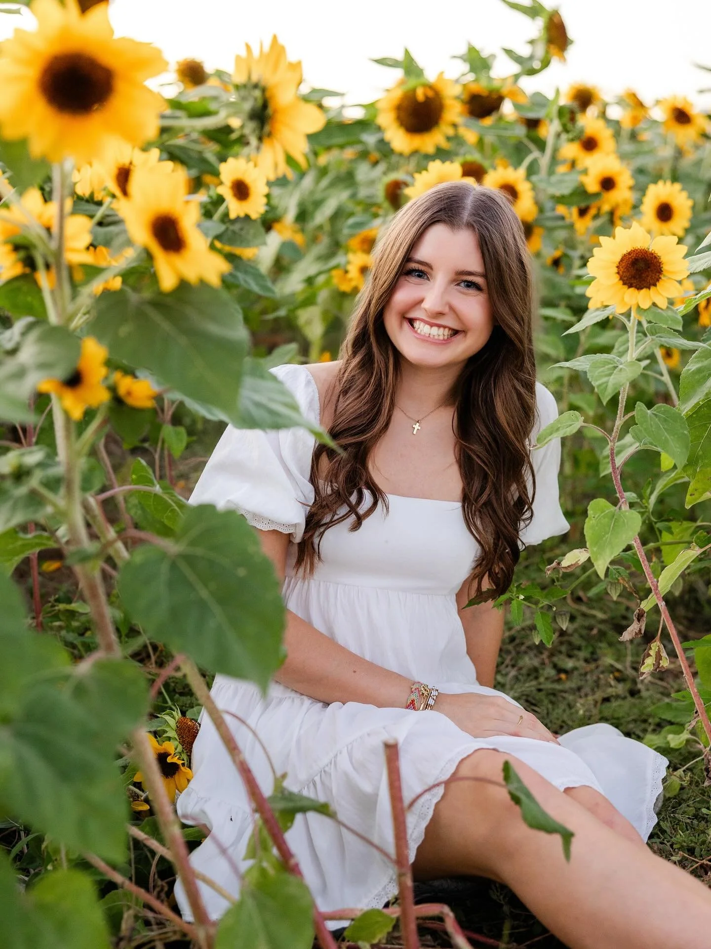 Aille, class of 2026 🎓🎉
This senior session was really special. I took her momma&rsquo;s maternity photos, then Aille&rsquo;s newborn photos when she was born 😭 She&rsquo;s grown into such a cool, kind, talented, gorgeous teen 🩷
Excited to see wh