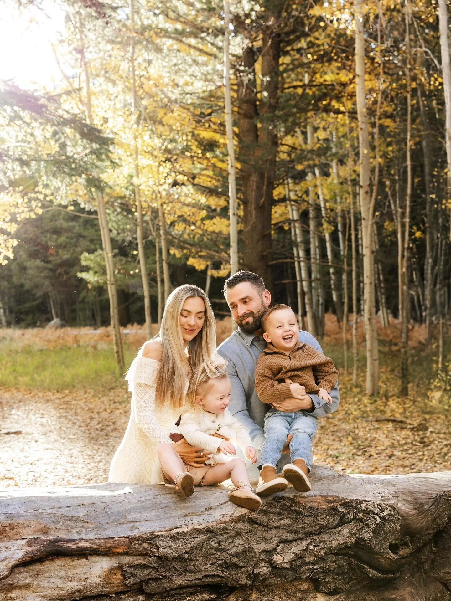 Family session in the forest 🌲 
.
.
.
#erinmcfarlandphotography #familyphotography #phoenixfamilyphotographer #scottsdalefamilyphotographer #childphotography #phoenixphotographer #scottsdalephotographer #azfamilyphotographer