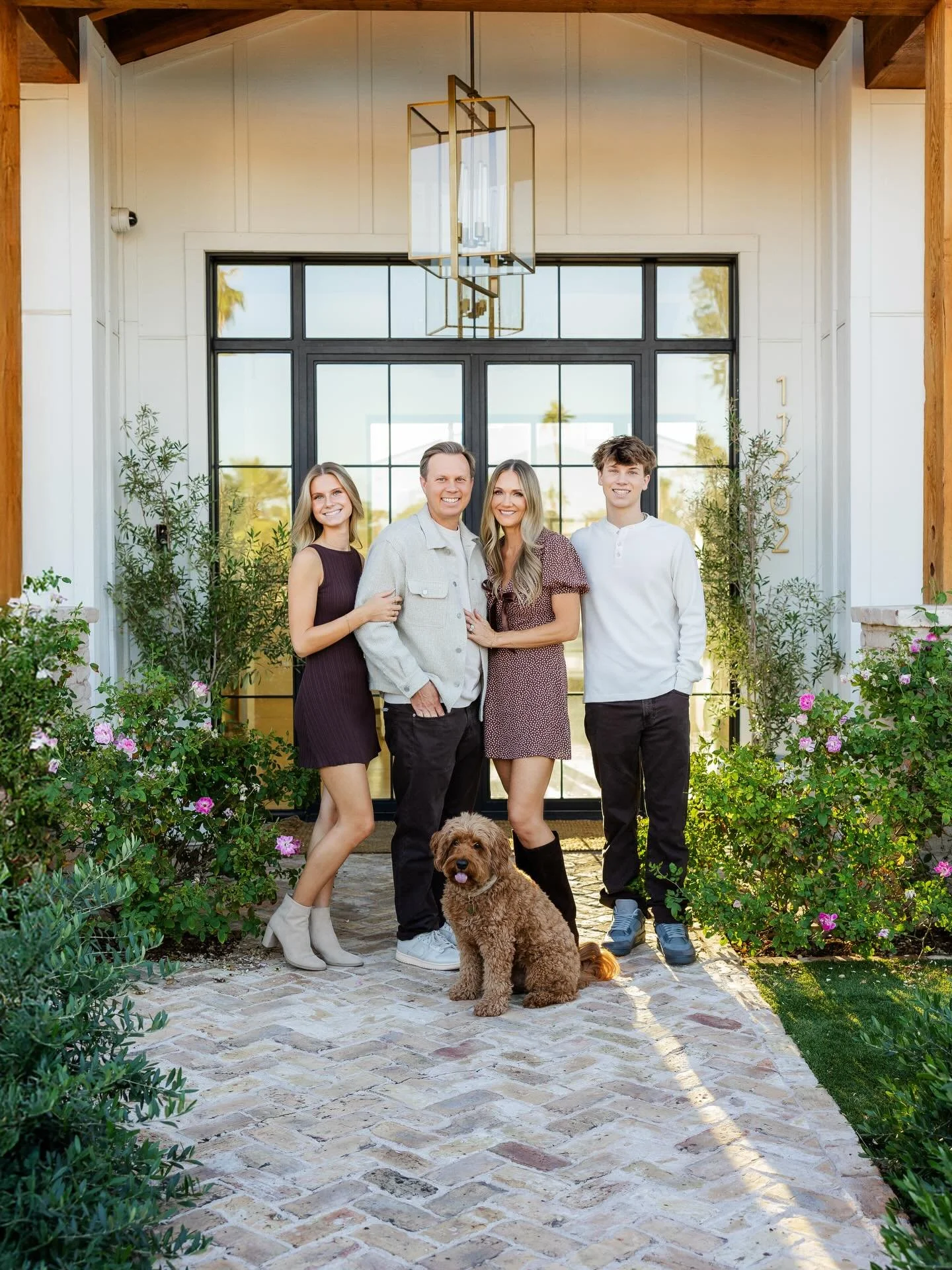 Photos at/near your home might be the perfect location for your session! 
.
.
.
#erinmcfarlandphotography #familyphotography #phoenixfamilyphotographer #scottsdalefamilyphotographer #childphotography #phoenixphotographer #scottsdalephotographer #azfa