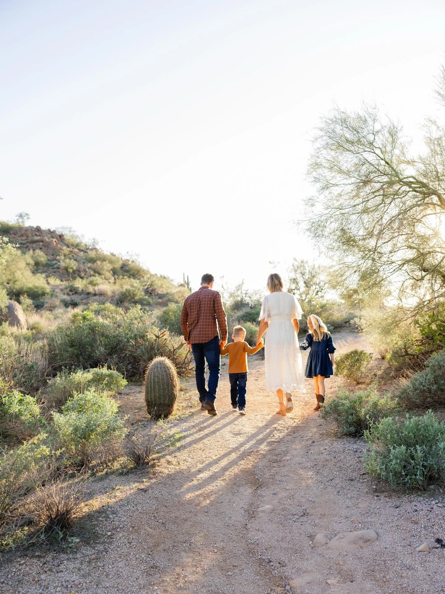 Love finding just the right light in the desert ☀️ 🌵 
.
.
.
#erinmcfarlandphotography #familyphotography #phoenixfamilyphotographer #scottsdalefamilyphotographer #childphotography #theheartcaptured #simplychildren #thefamilycollective #phoenixphotog