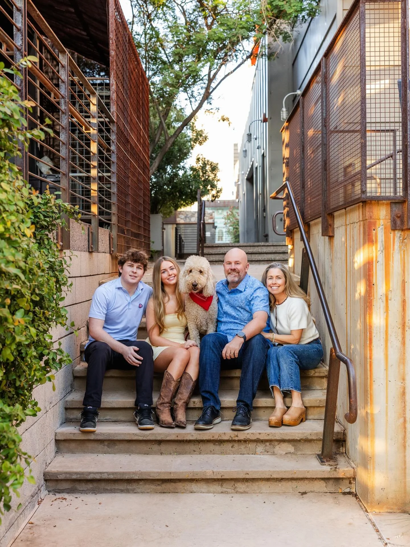 Furry family members bring out the best in older kids at shoots 😊 
.
.
.
#phoenixfamilyphotographer #scottsdalefamilyphotographer #azfamilyphotographer