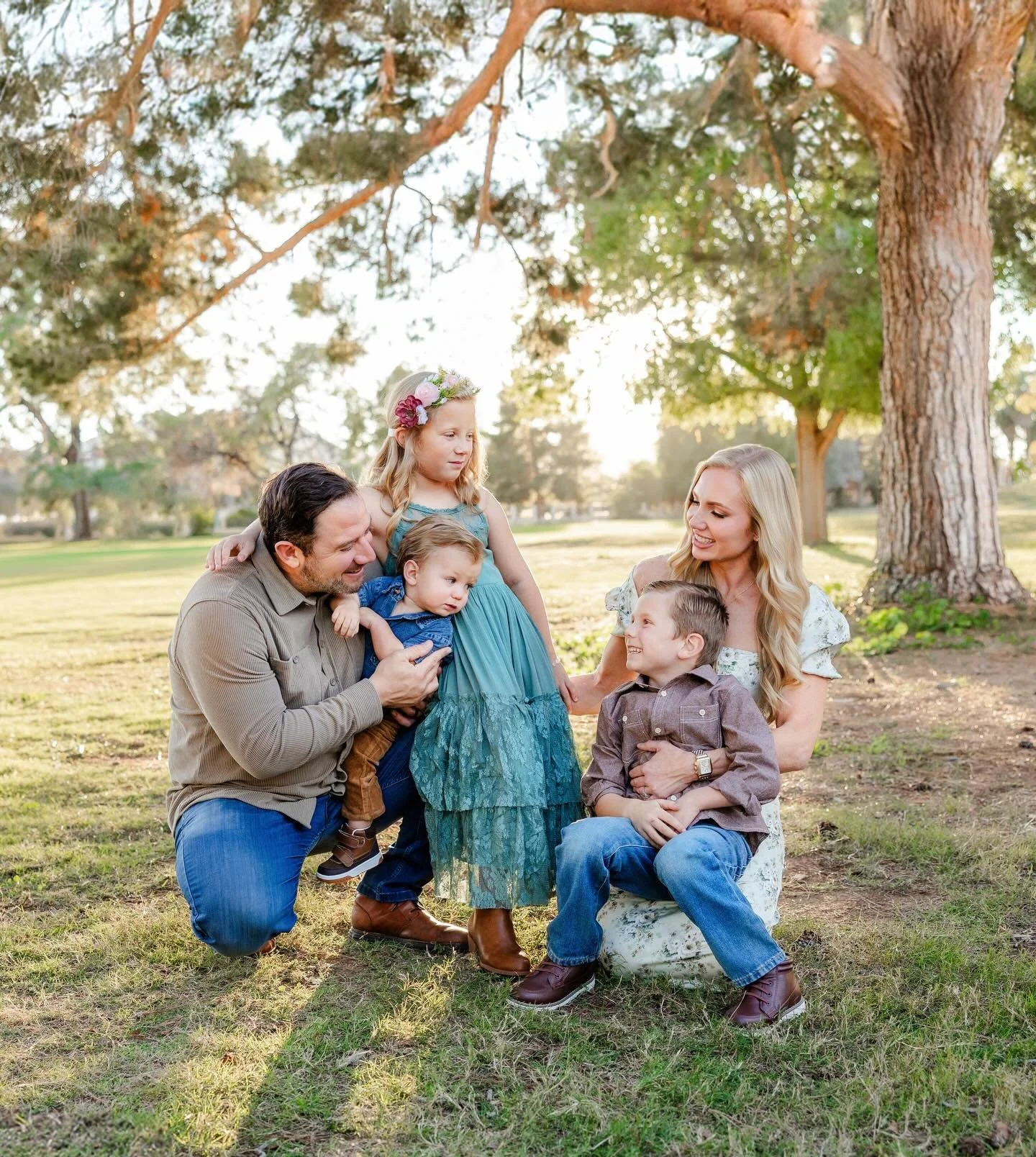 Family session 🩷

#phoenixphotographer #scottsdalephotographer #azfamilyphotographer