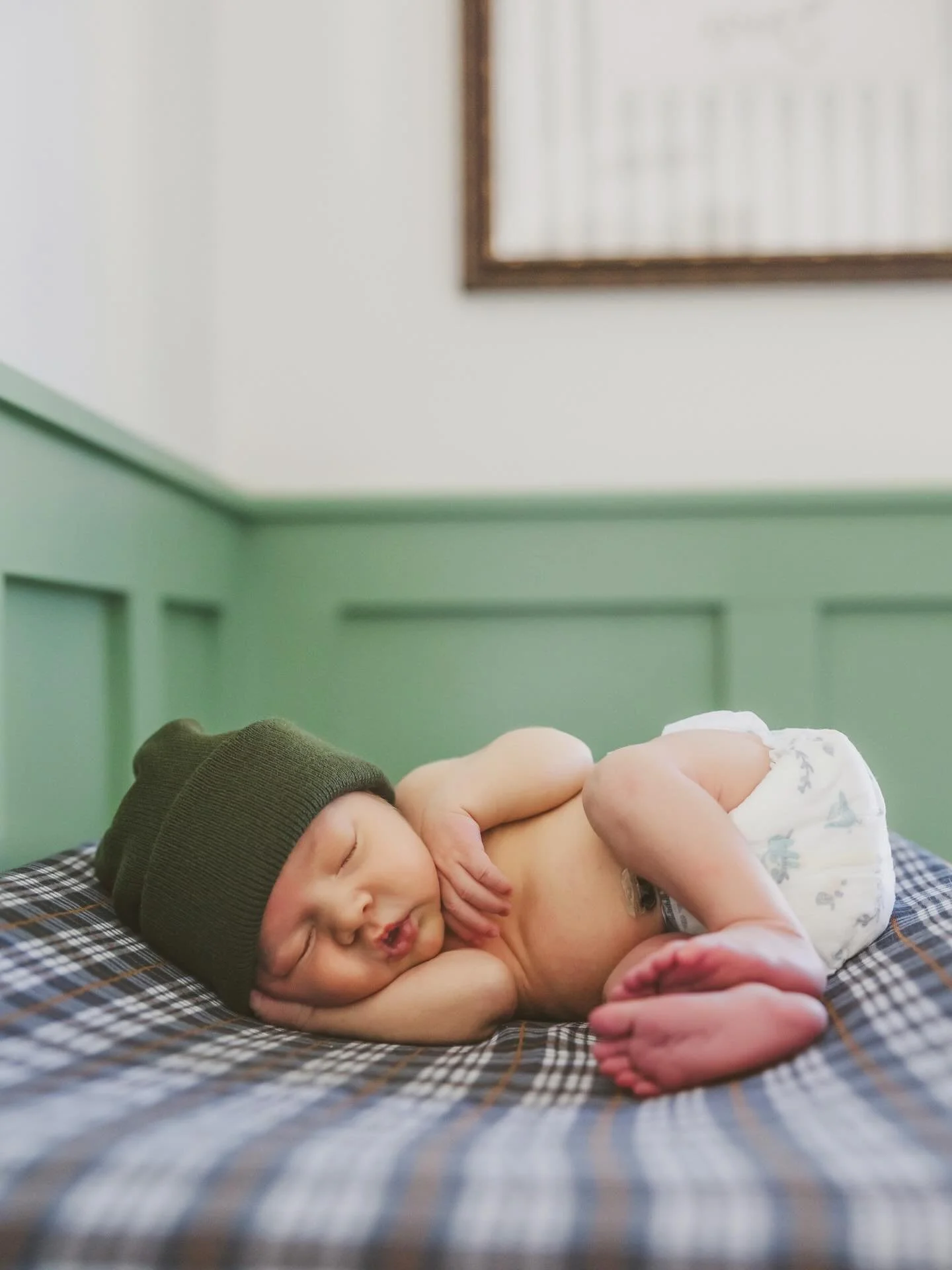 I think you&rsquo;re right @_lexigrabski there&rsquo;s nothing cuter than a baby in a beanie 😍

#phoenixnewbornphotographer #scottsdalenewbornphotographer #aznewbornphotography