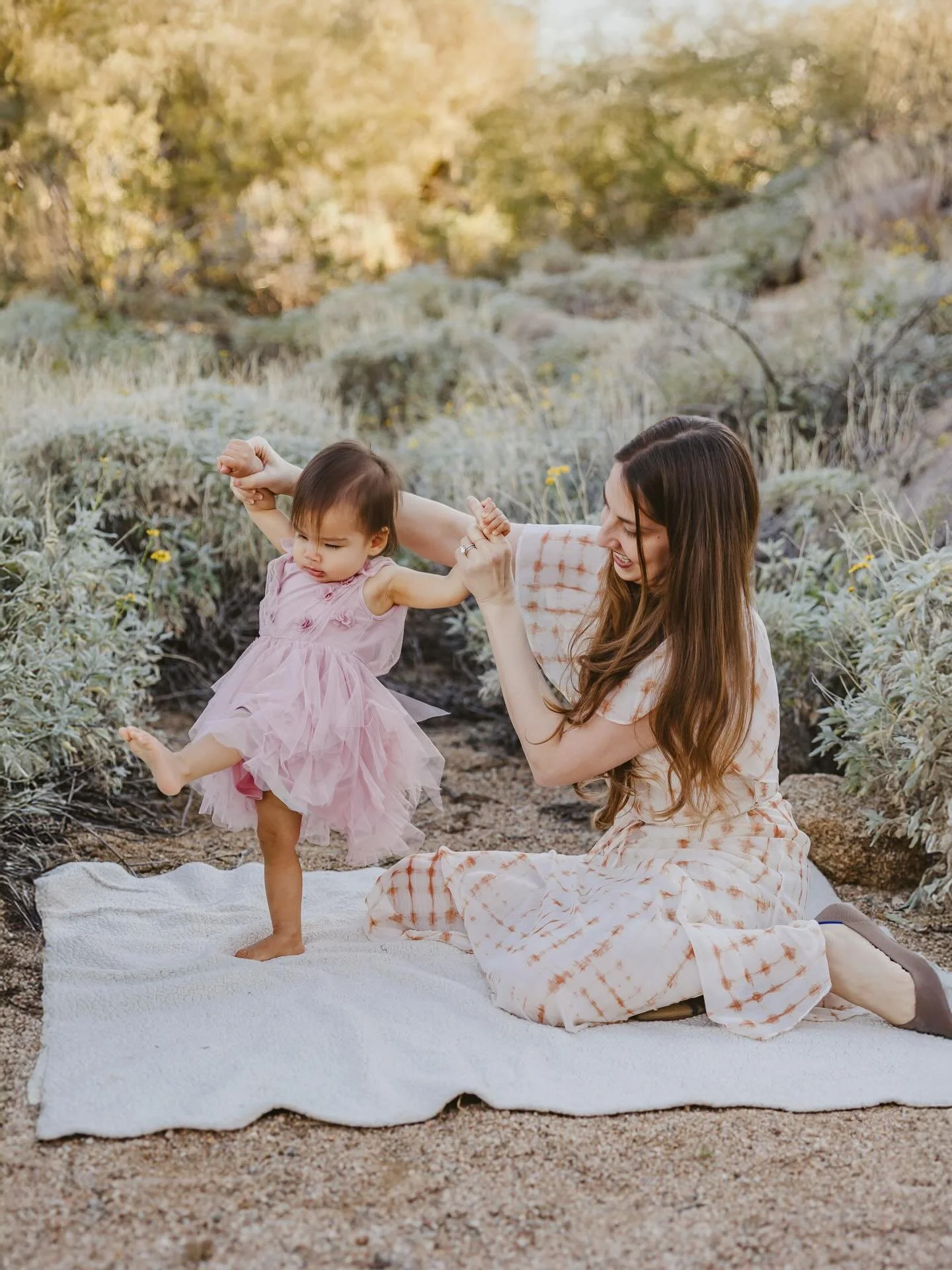 10 years ago, I photographed this sweet girl&rsquo;s oldest brother for his one year old cake smash. This month he got to watch his baby sister do hers. And because their mom is super fun, scroll to the end to see what she brought for him 😊 
I think