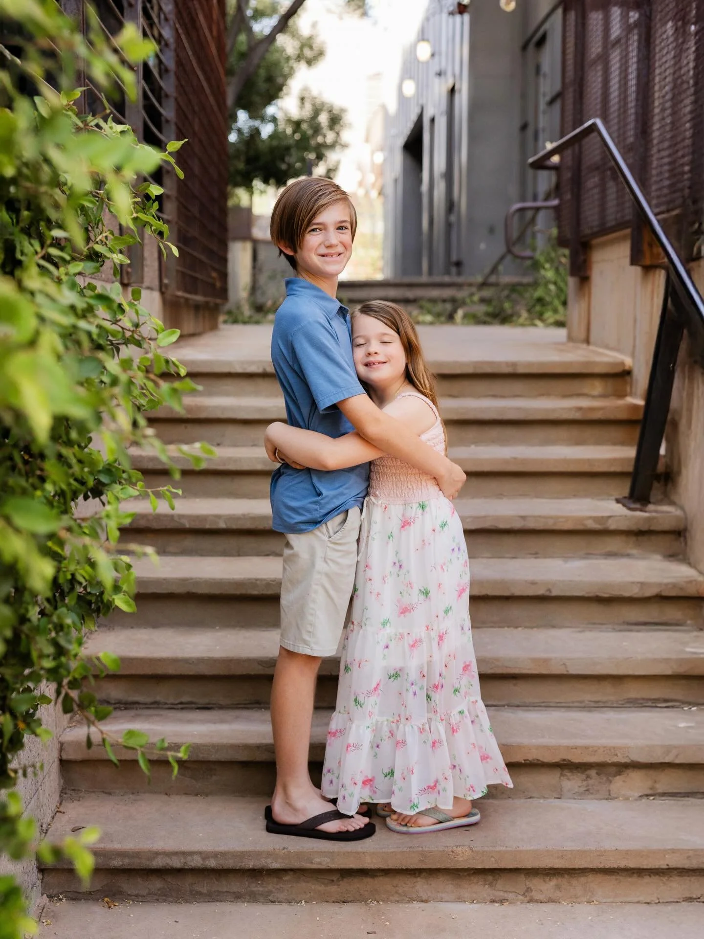 Sweet sibling moment ☺️

#phoenixfamilyphotographer #scottsdalefamilyphotographer