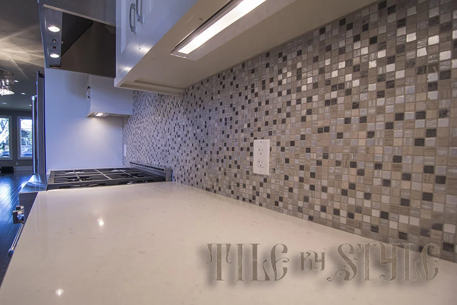 425-21AVE 04069.jpg