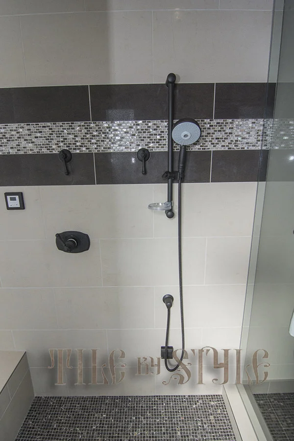 423-21AVE 19051.jpg