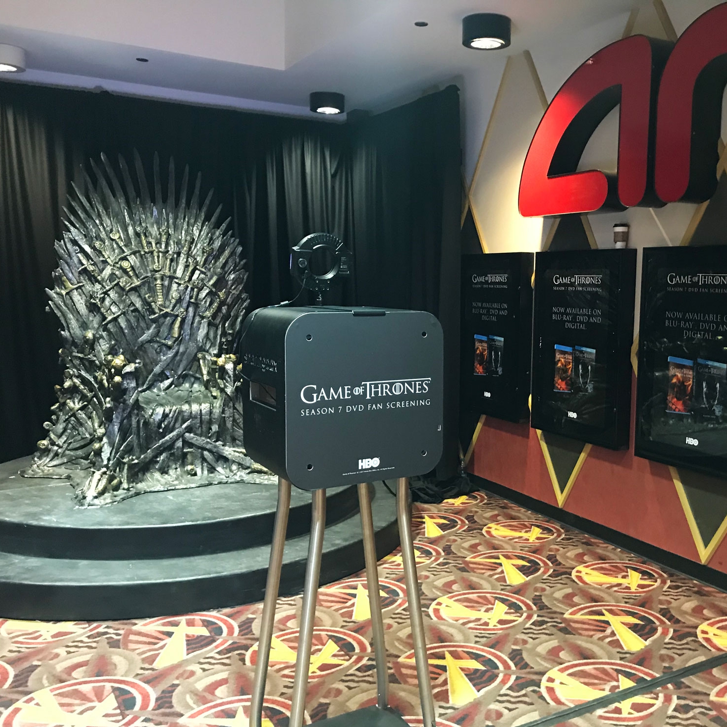 game-of-thrones-season-7-fan-screening-photo-opp.jpg