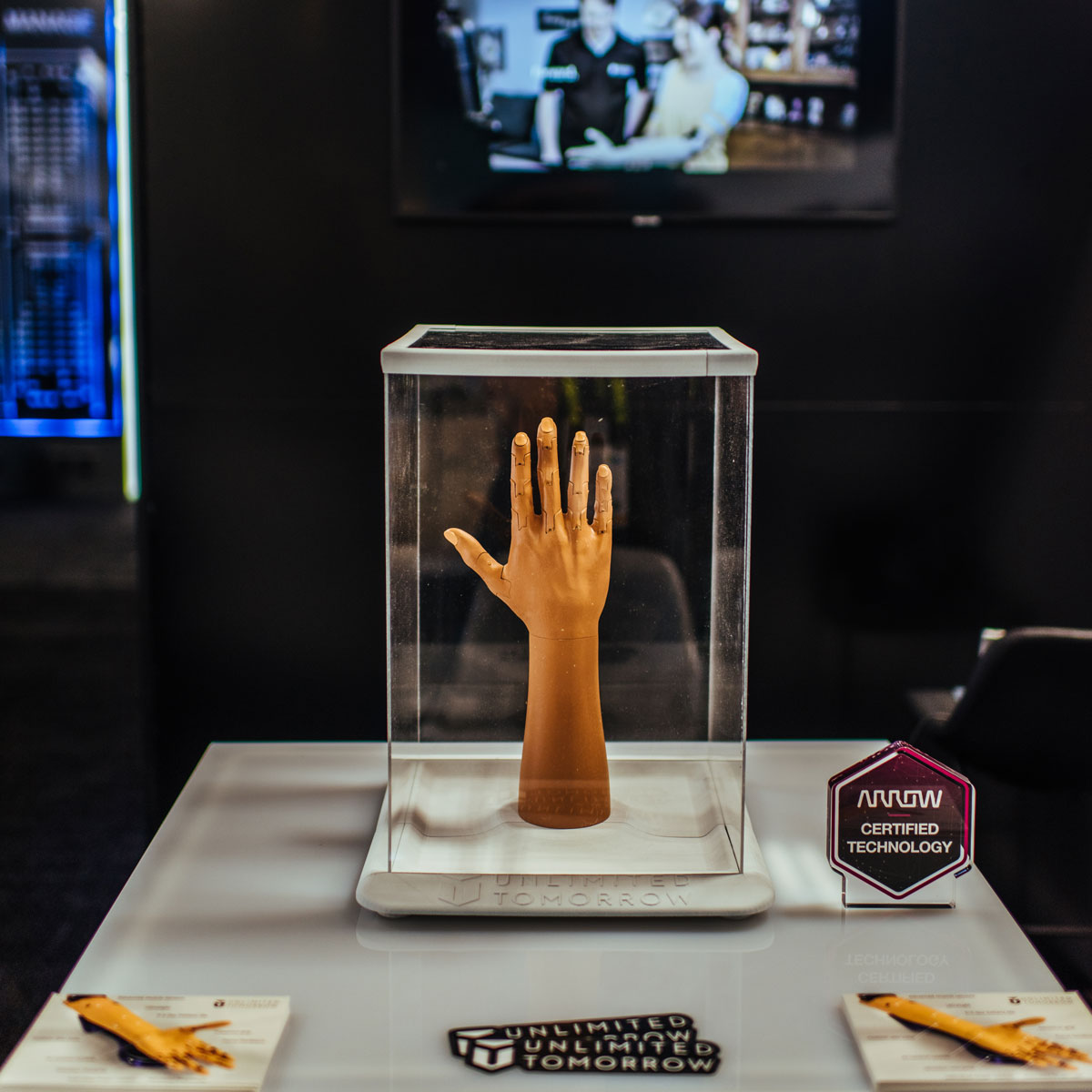 Arrow-CES-hand.jpg