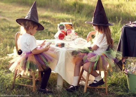 MUST-HAVE TRICKS & TREATS FOR HALLOWEEN