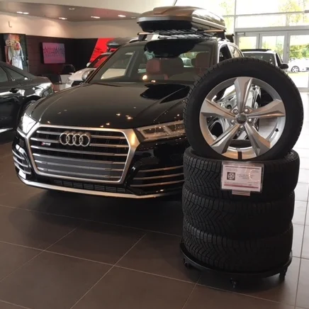 Another beautiful car. It makes our display platform look great!