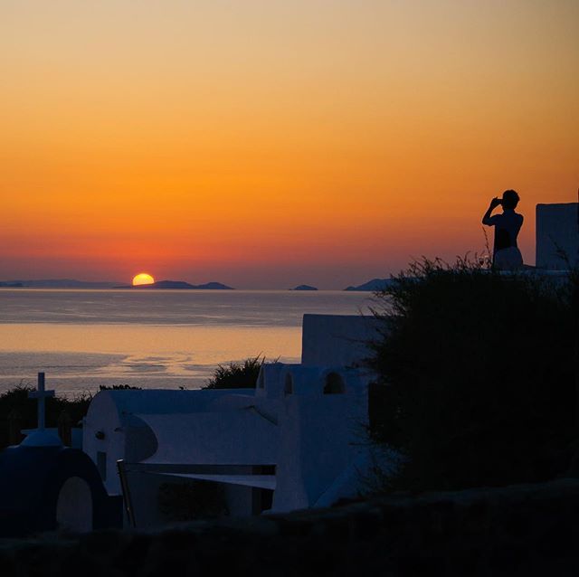 Those Santorini sunsets... 👏🏼👏🏼 #nofilter #fujifilm_xseries #santorini #greece