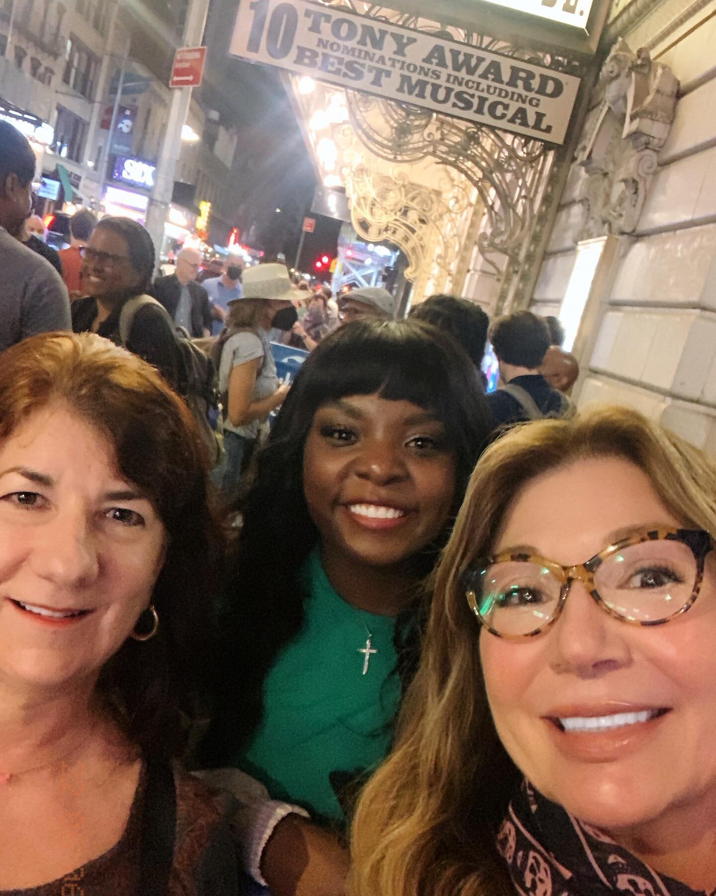 Broadway! 10 Tony nominations for Paradise Square including best actress: Joaquina Kalukango who not only brought down the house, she was gracious enough to pose for photos at the stage door. 

#tonyawards #broadway #actress #paradisesquare #nominati
