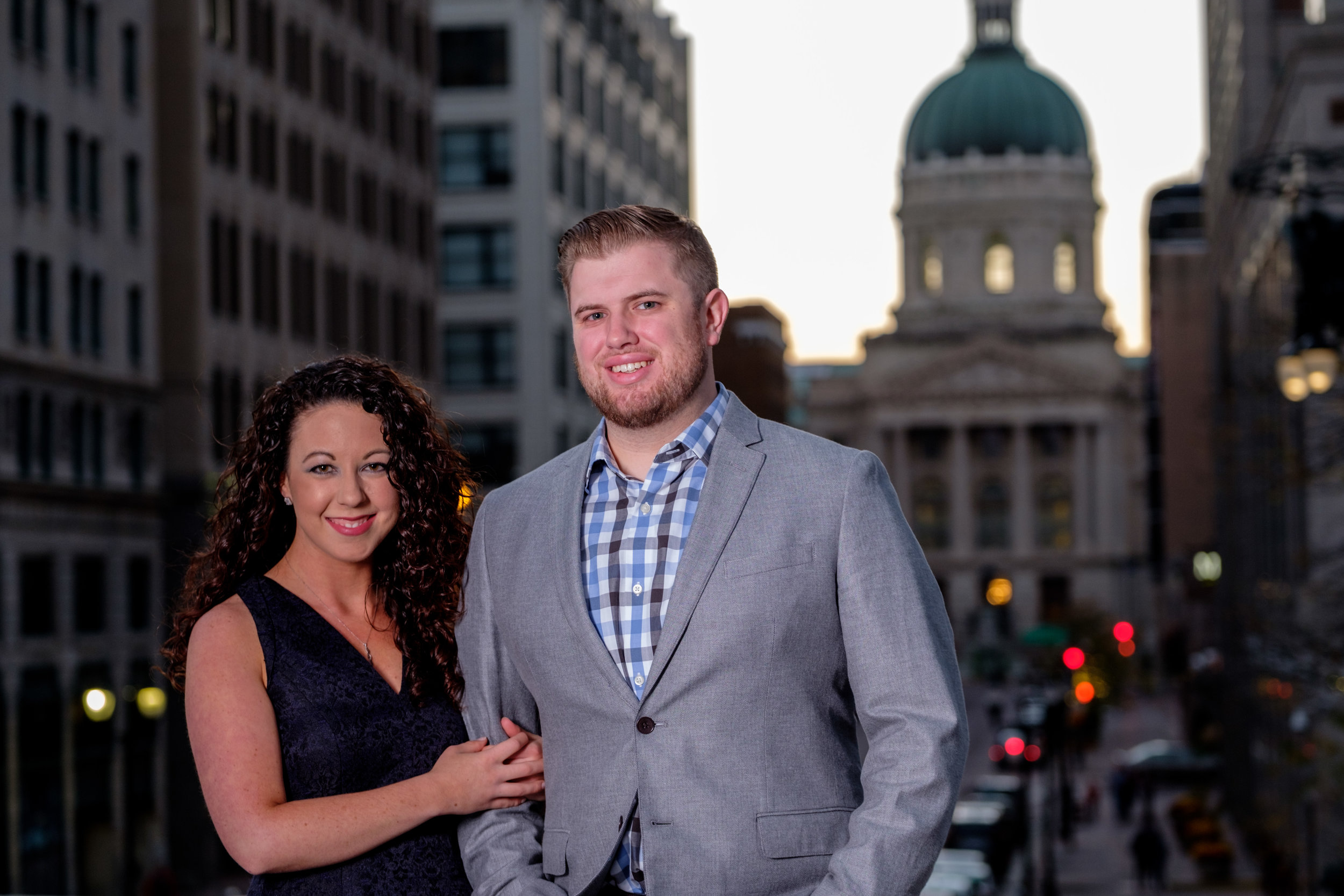 Downtown-Indianapolis-night-engagement-pictures-03.jpg