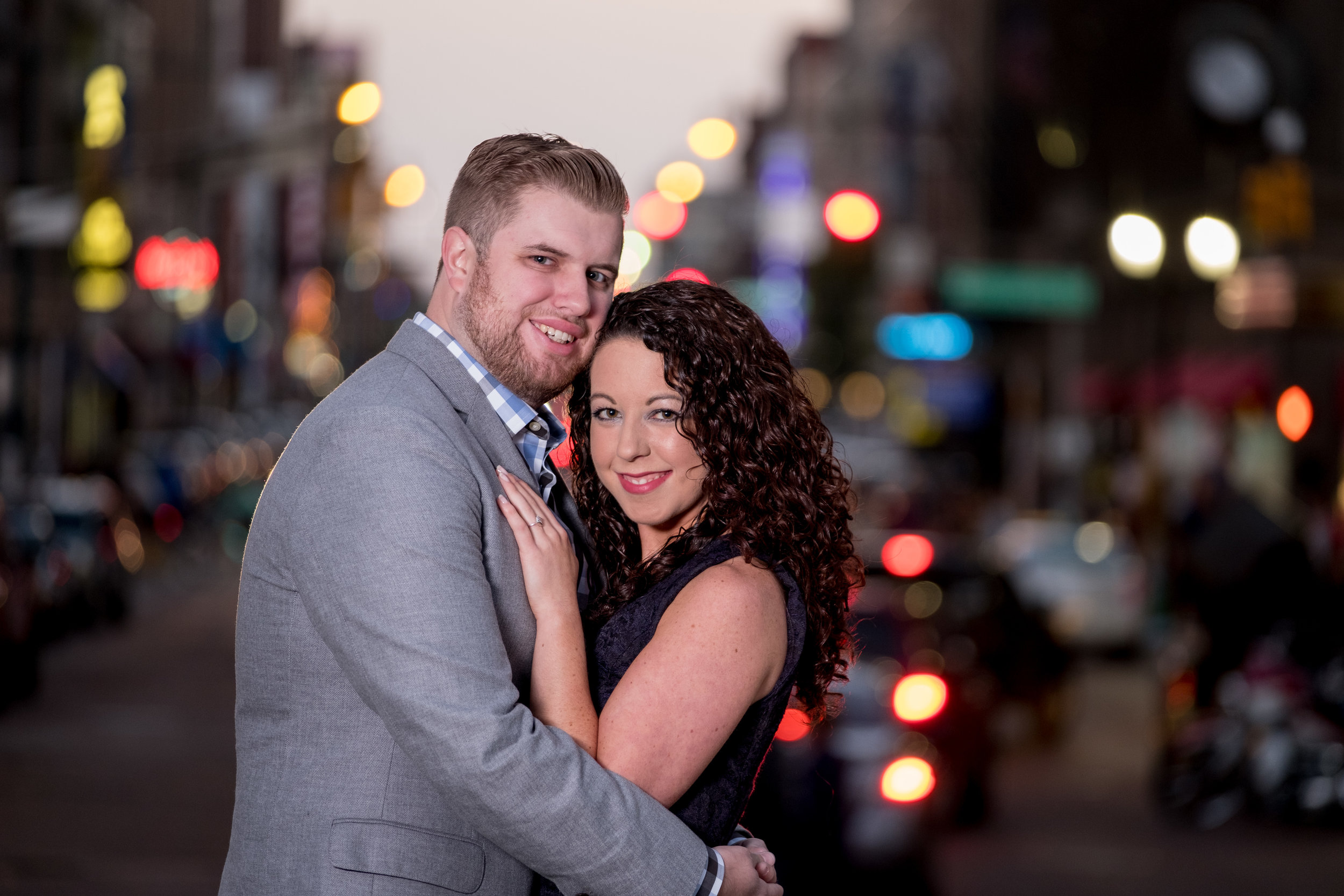 Downtown-Indianapolis-night-engagement-pictures-05.jpg