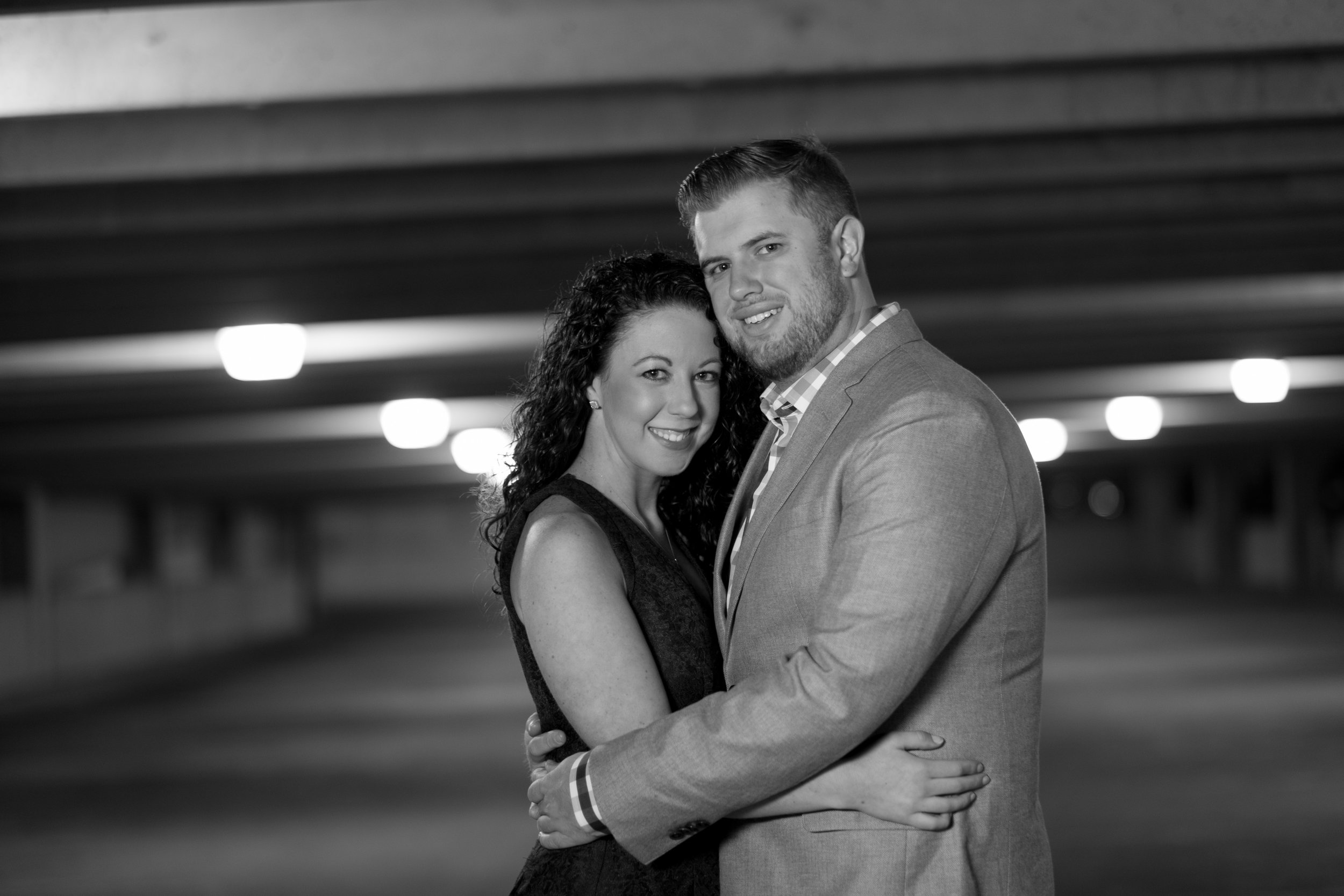 Downtown-Indianapolis-night-engagement-pictures-08.jpg