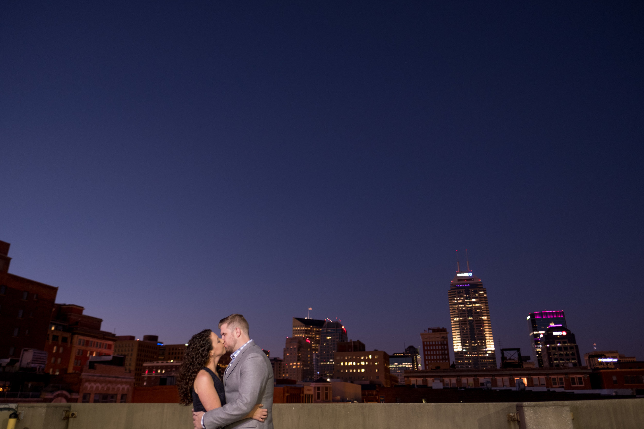 Downtown-Indianapolis-night-engagement-pictures-07.jpg