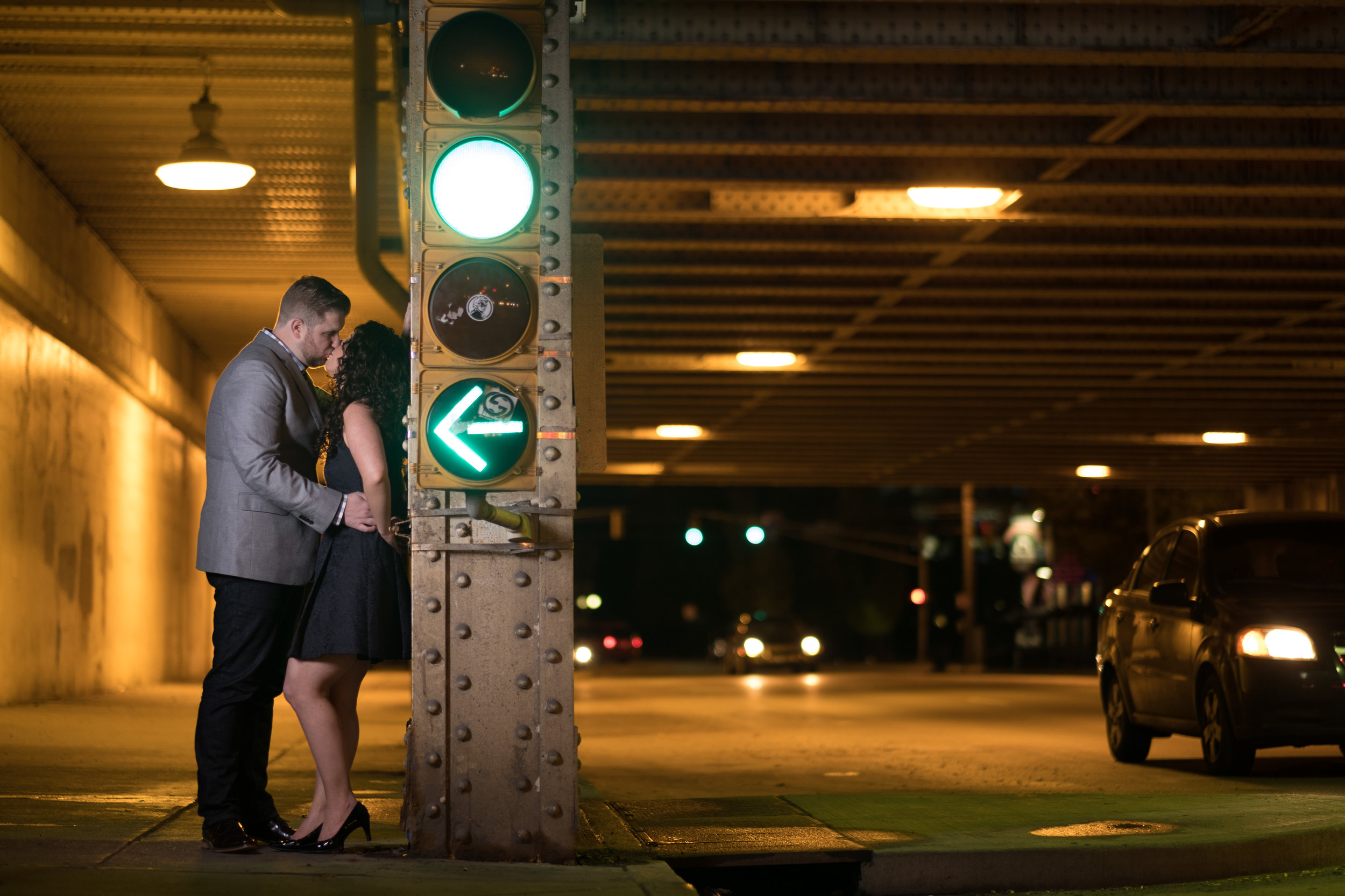 Downtown-Indianapolis-night-engagement-pictures-12.jpg