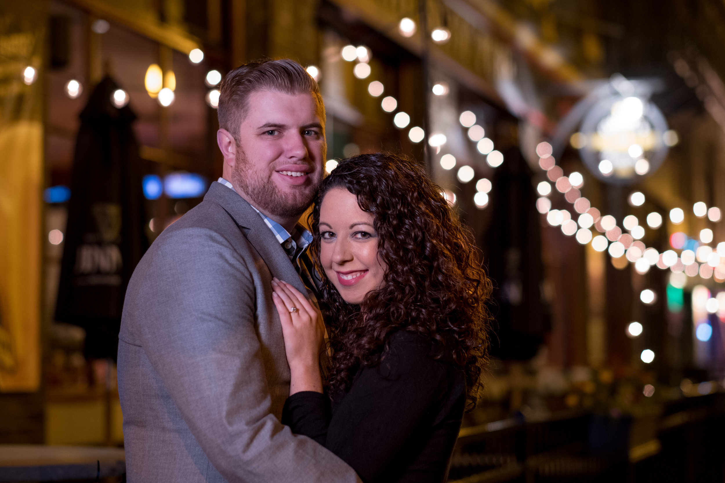 Downtown-Indianapolis-night-engagement-pictures-14.jpg