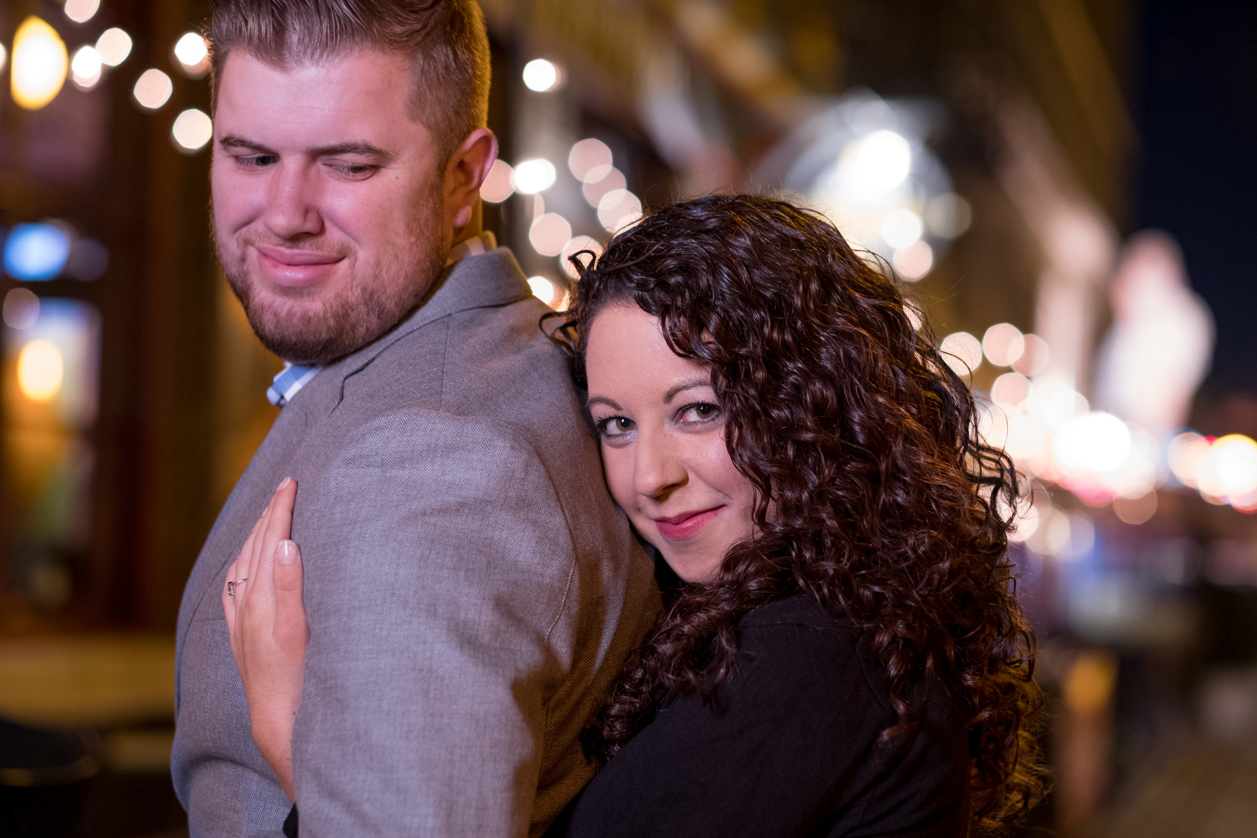 Downtown-Indianapolis-night-engagement-pictures-15.jpg