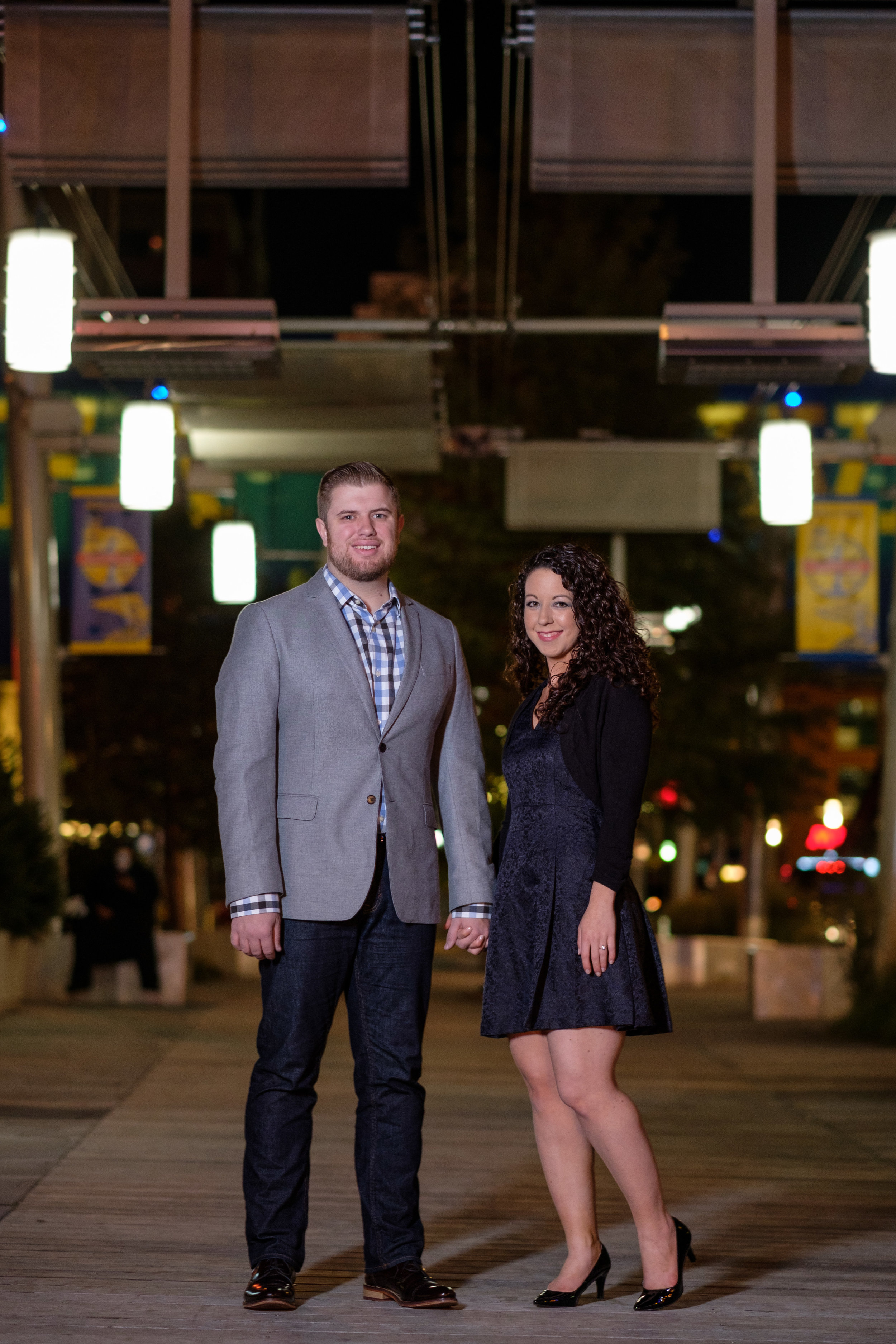 Downtown-Indianapolis-night-engagement-pictures-16.jpg