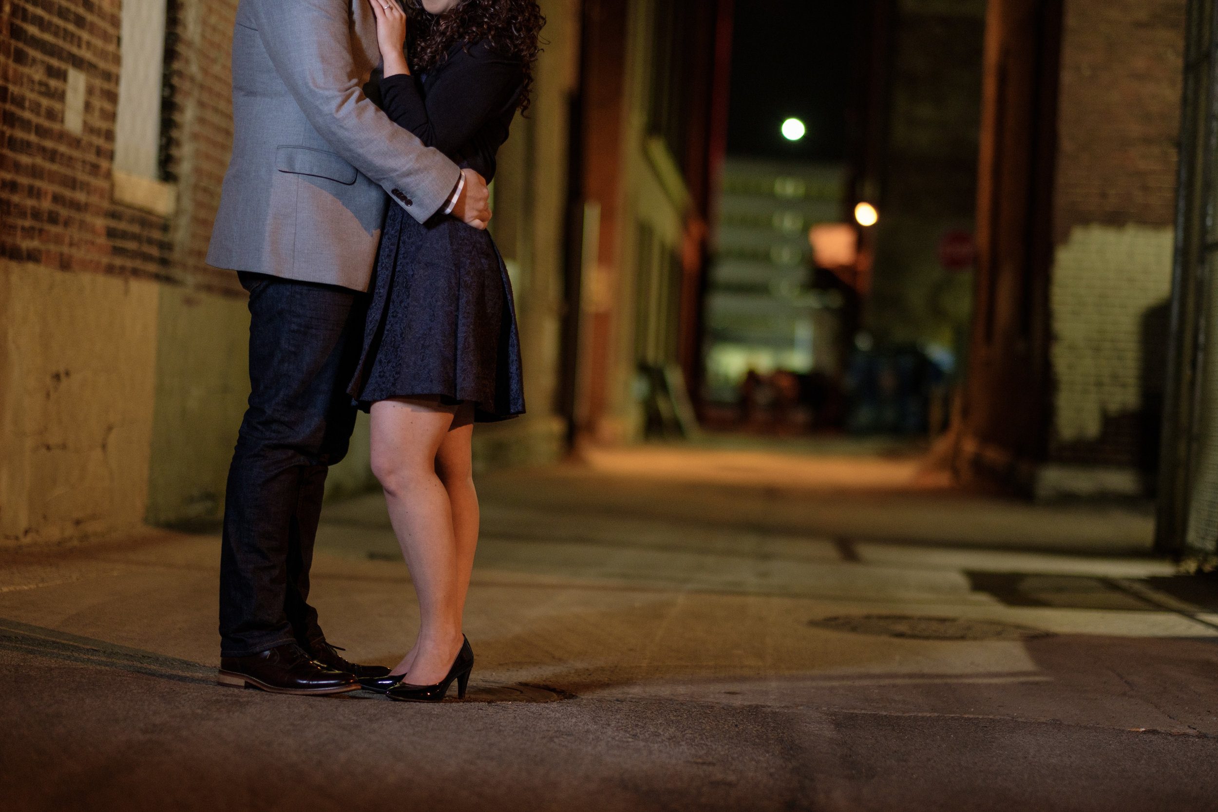 Downtown-Indianapolis-night-engagement-pictures-19.jpg
