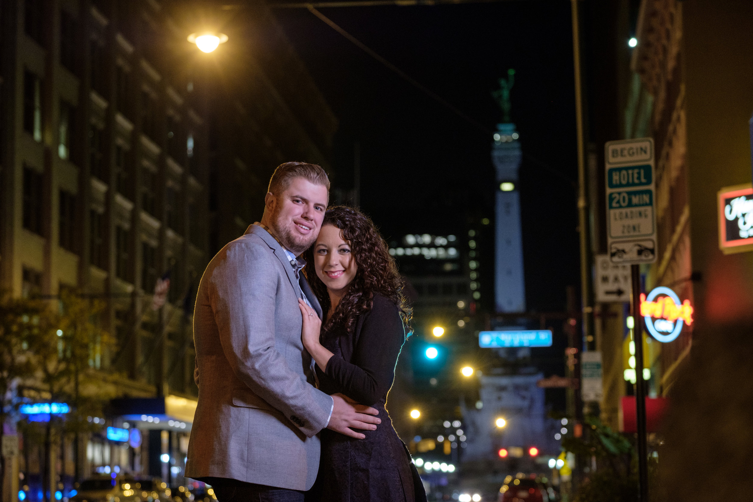 Downtown-Indianapolis-night-engagement-pictures-24.jpg