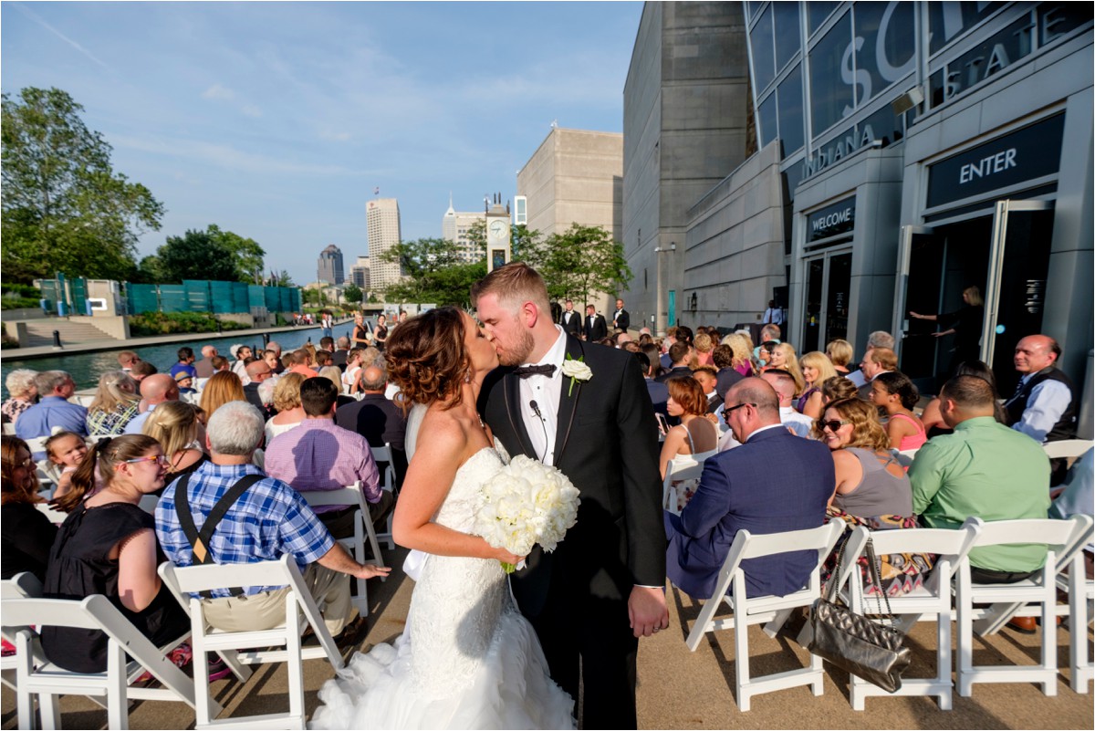 Indiana-state-museum-wedding-16.jpg