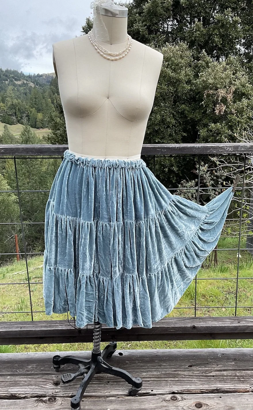 OffBlueVelvetSkirt02.jpg