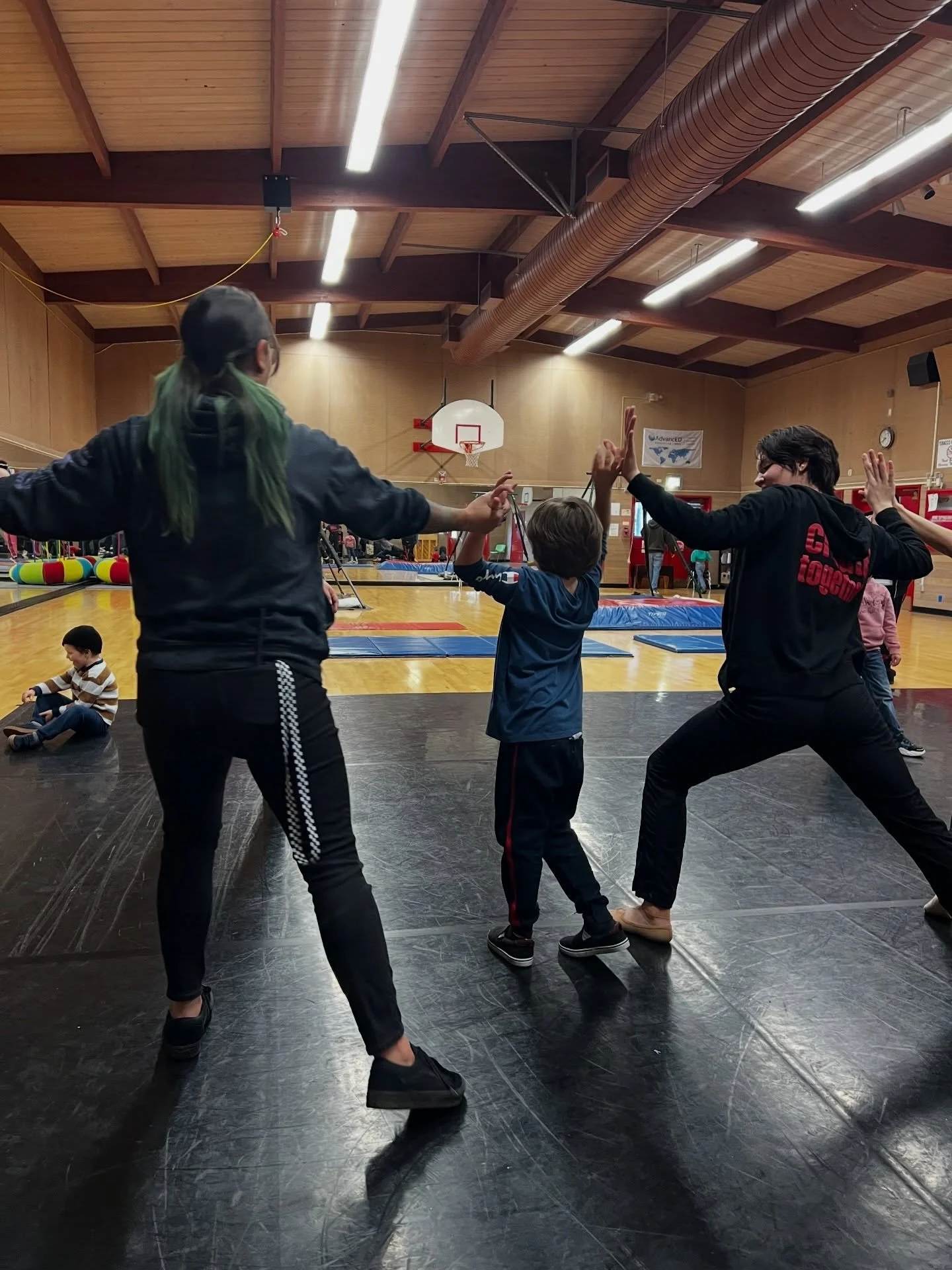 Had such an incredible time creating with @bridgewayhouse this morning! 💛 Thank you for welcoming us so warmly, friends. It was extra special celebrating 10 years of creating together. What an amazing milestone. Here&rsquo;s to the next 10! ✨ So man