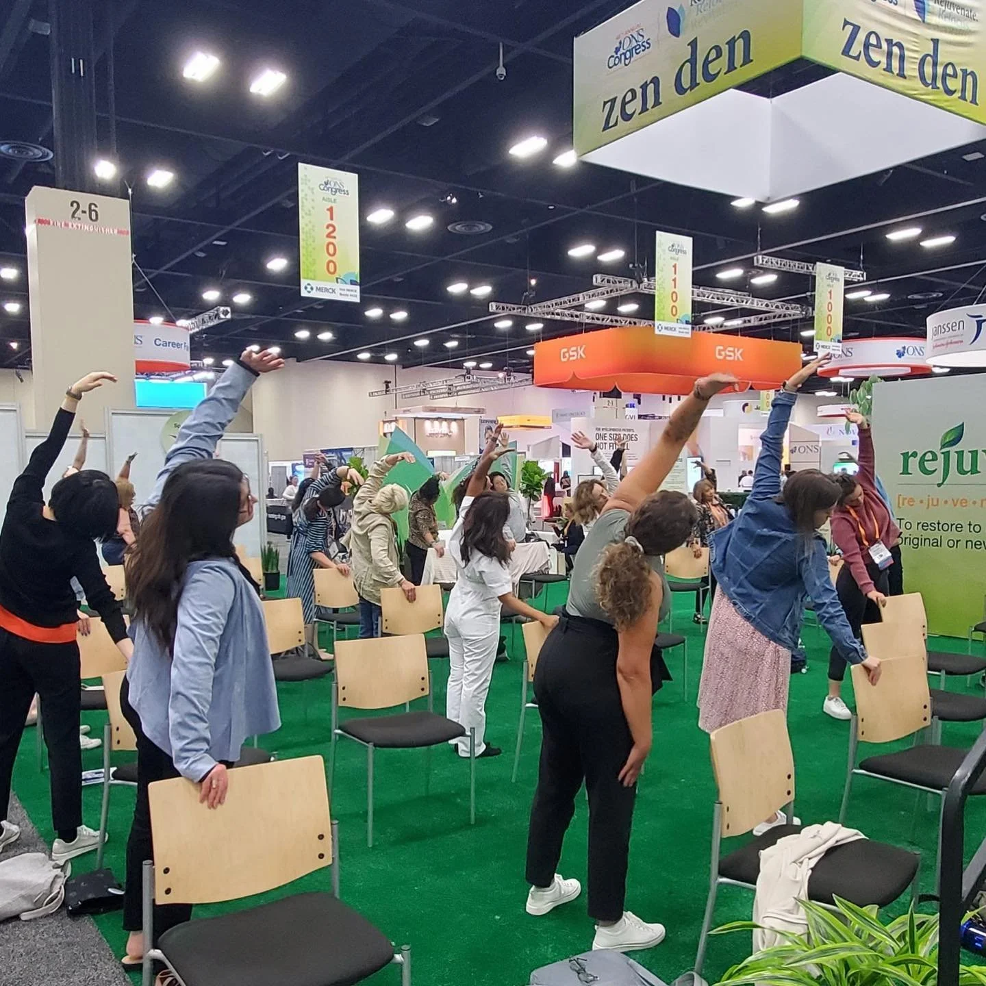 Thank you @oncologynursing for having OMY at your conference! 🌸 It was delightful to lead well-being sessions and move with your attendees. And a BIG thank you to our sponsor @astellasus 😍

#officemeetyoga #conference #ONSCongress #ONSCongress2023 