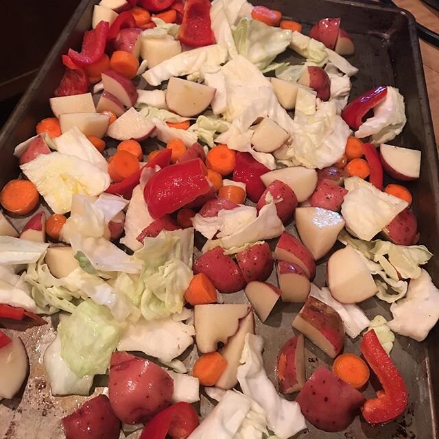 Ramsom #cleanoutthefridge roasted vegetables ready for the oven. 🥰#whatveganseat #plantbaseddiet #lifestylechangenotadiet #plantbased #vegan #veganfoodshare #vegansofig