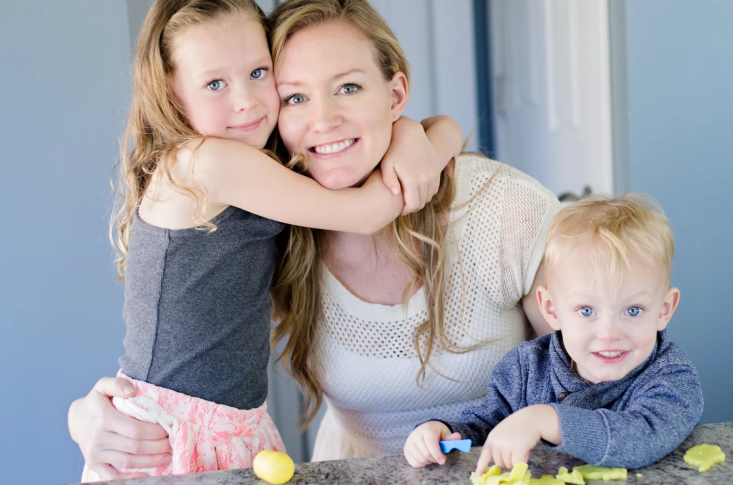 Calgary Family Photographer >> Let There Be Light Photography www.lettherebelightphoto.com