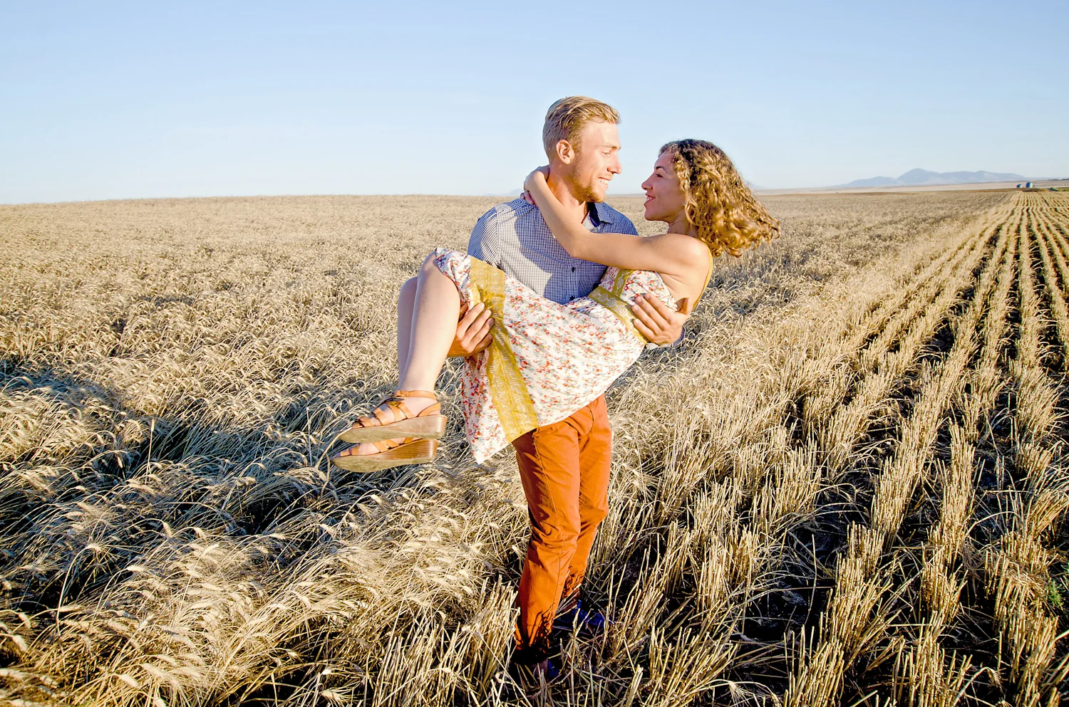 Calgary Engagement Photographer >> Let There Be Light Photography www.lettherebelightphoto.com