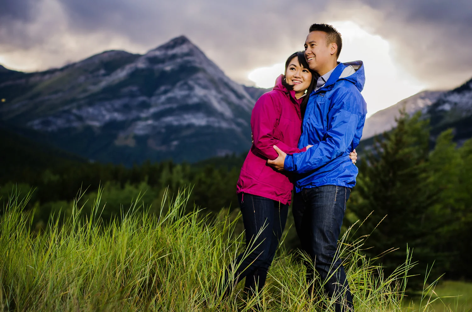 Calgary Engagement Photographer >> Let There Be Light Photography www.lettherebelightphoto.com