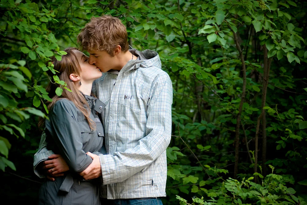 Calgary Engagement Photographer >> Let There Be Light Photography www.lettherebelightphoto.com