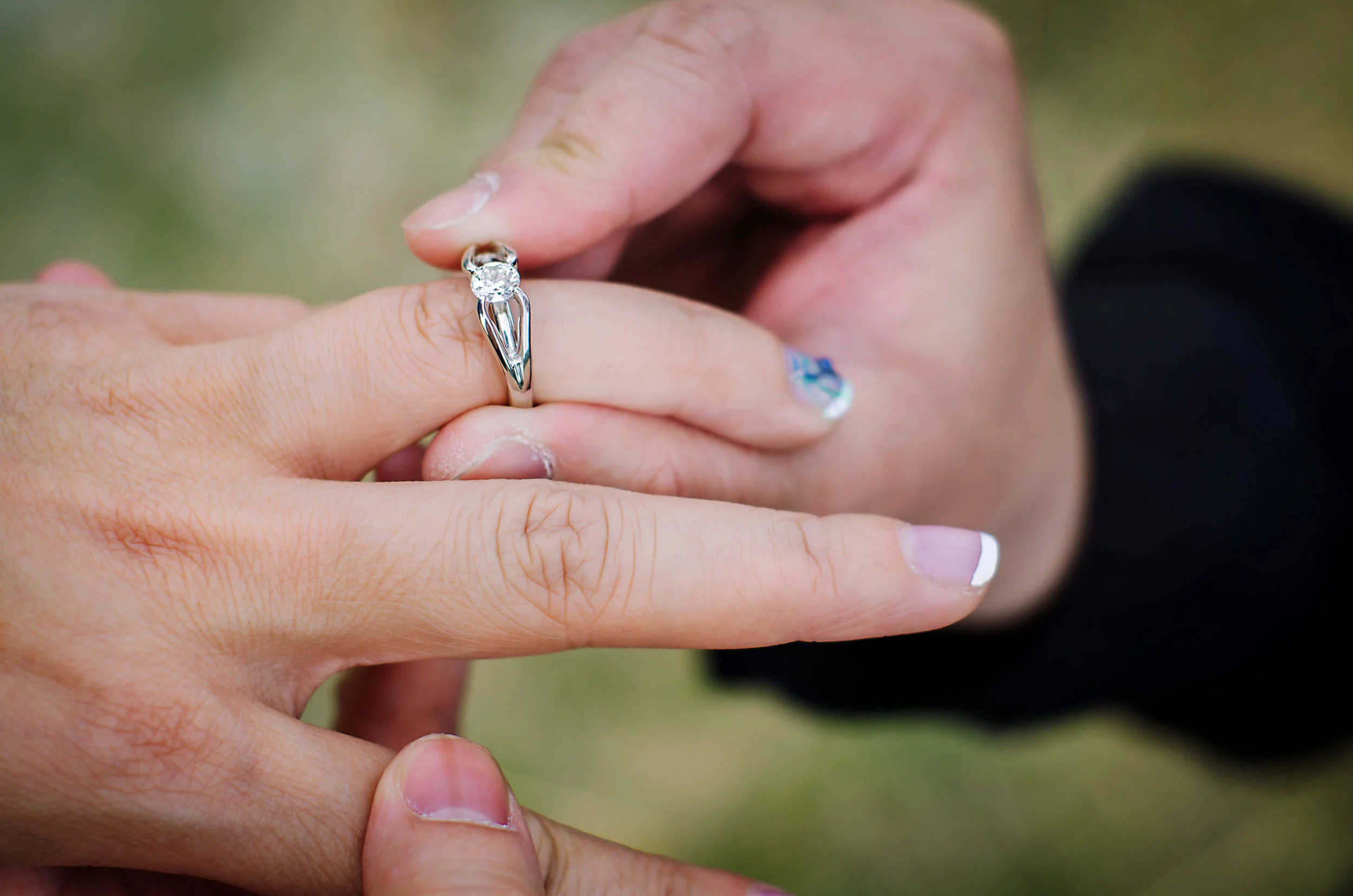 Calgary Engagement Photographer >> Let There Be Light Photography www.lettherebelightphoto.com
