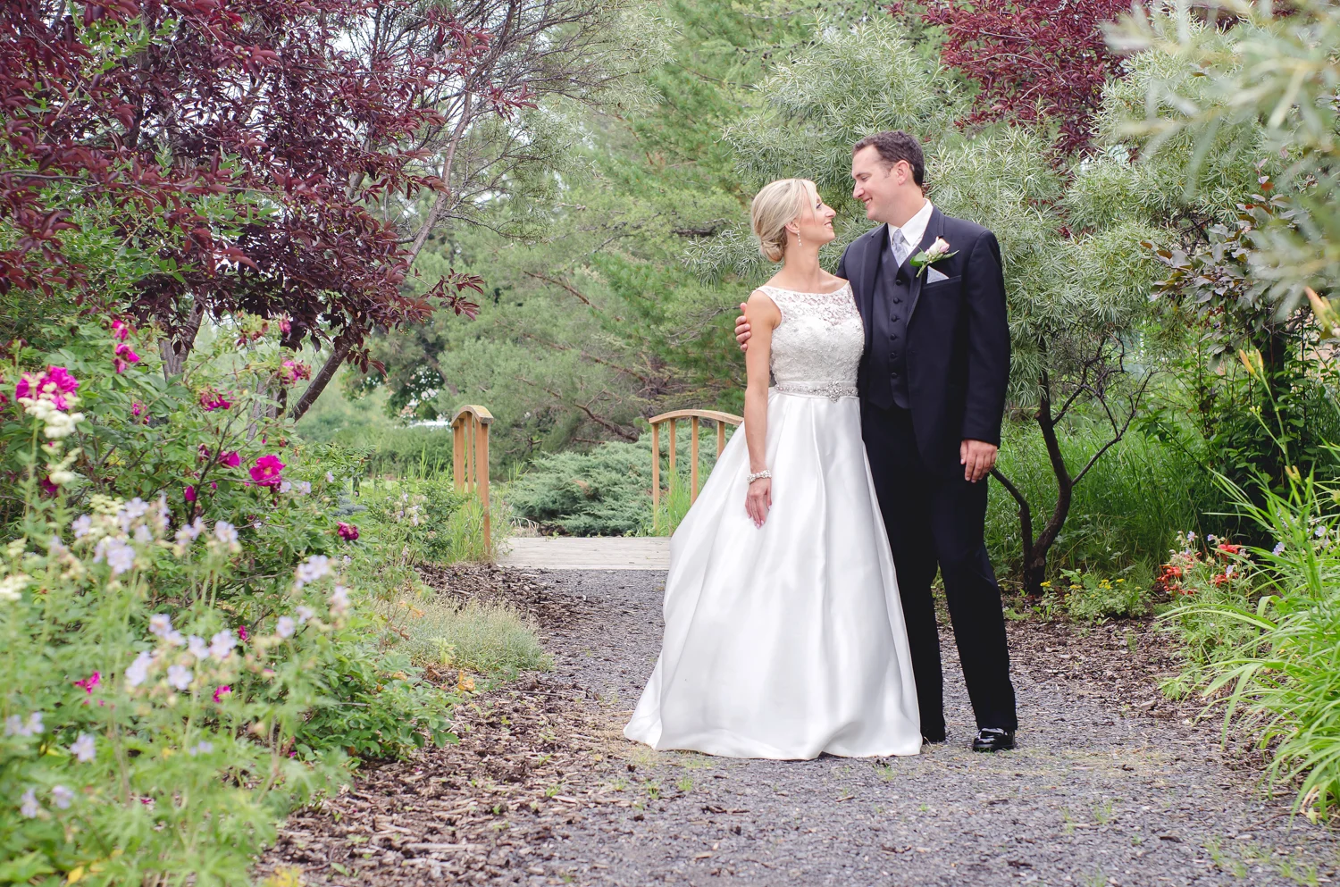 Calgary Wedding Photographer >> Let There Be Light Photography www.lettherebelightphoto.com