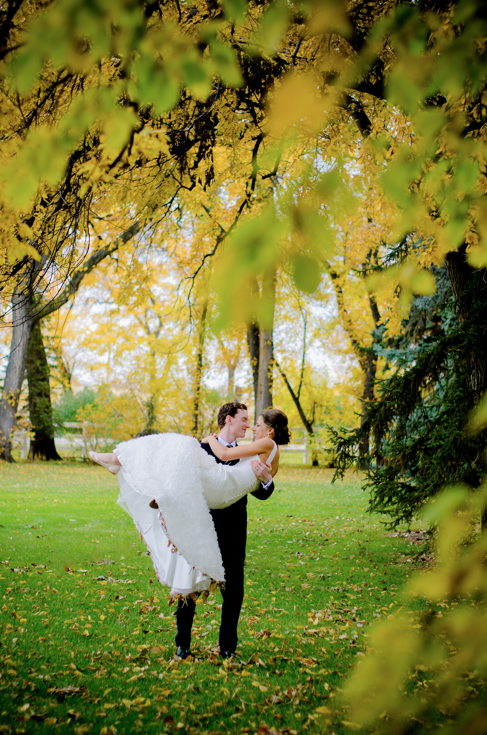 Calgary Wedding Photographer >> Let There Be Light Photography www.lettherebelightphoto.com