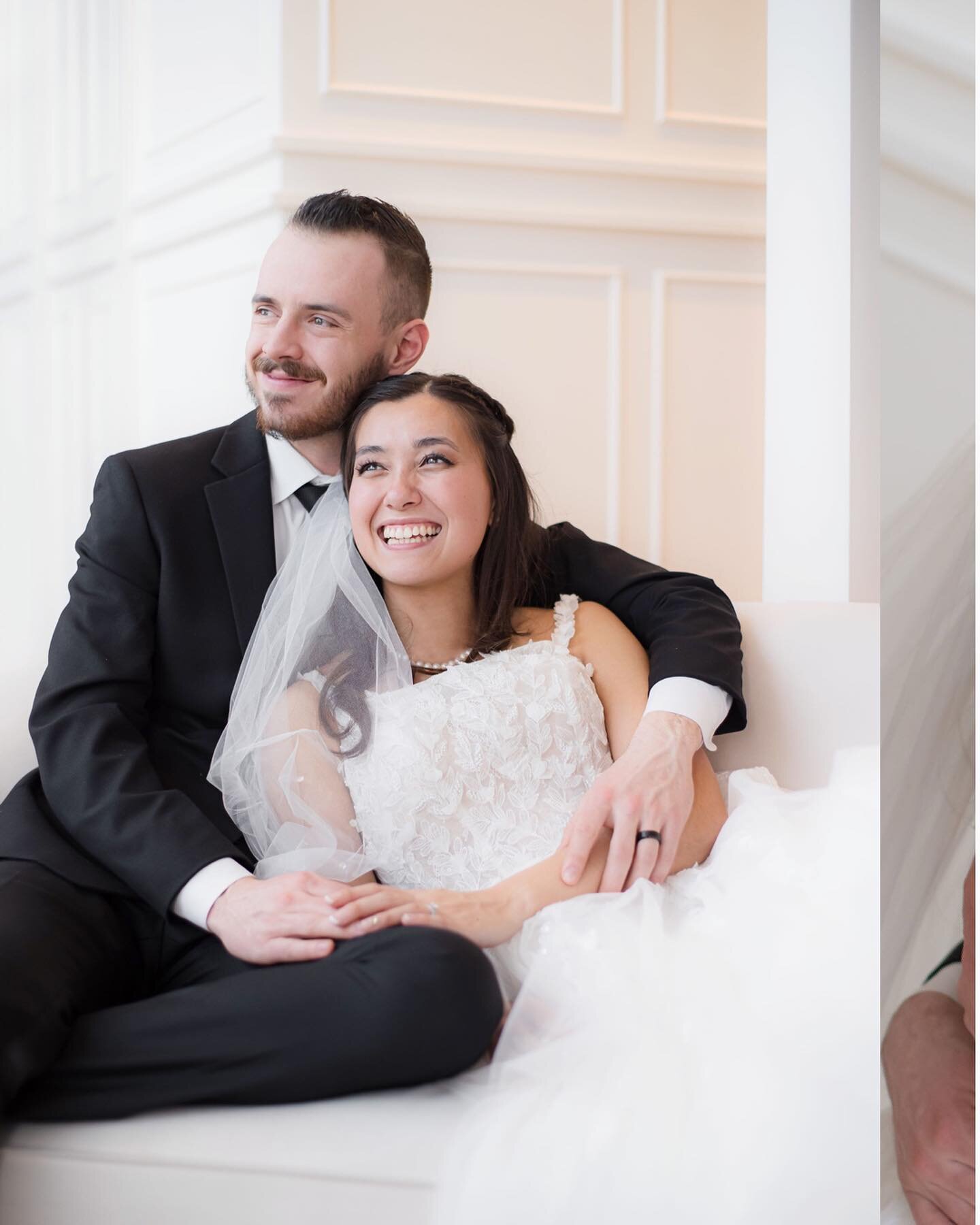 💘Valentines Day seemed like an appropriate moment to congratulate these happy newlyweds! 

💒 They had a beautiful church ceremony last Saturday followed by wedding portraits at @studiosatvicparkyyc ✨

#lettherebelightweddings #happilyeverafter #let