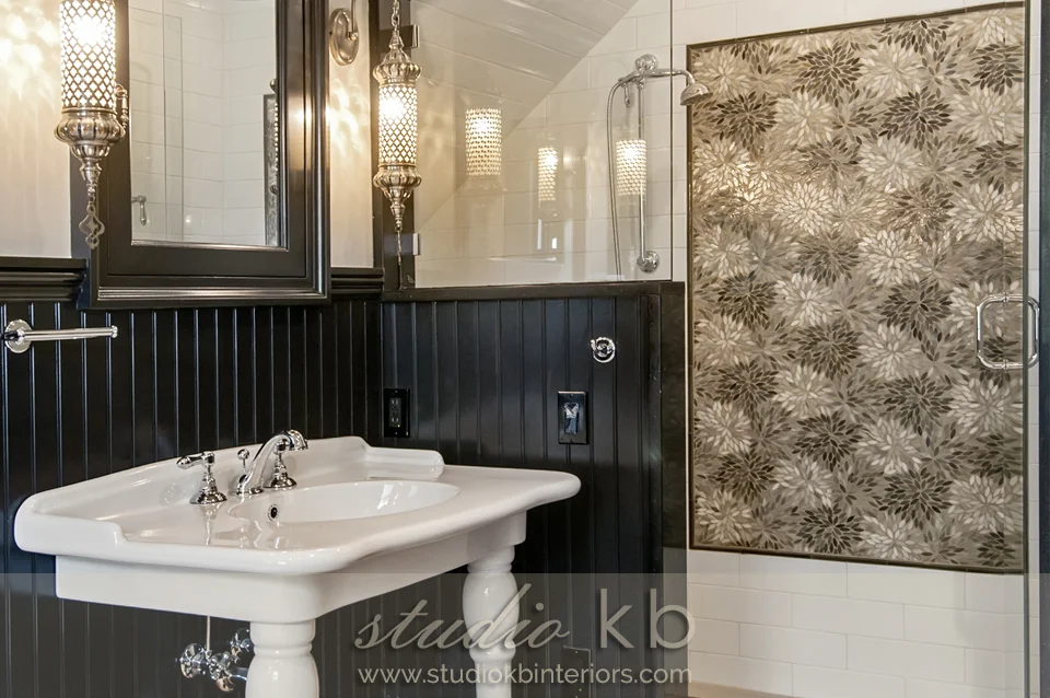 Rooselvet masterbath2.jpg