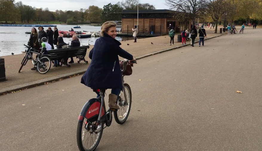 brownble_in_london_cycling_in_hyde_park.jpg