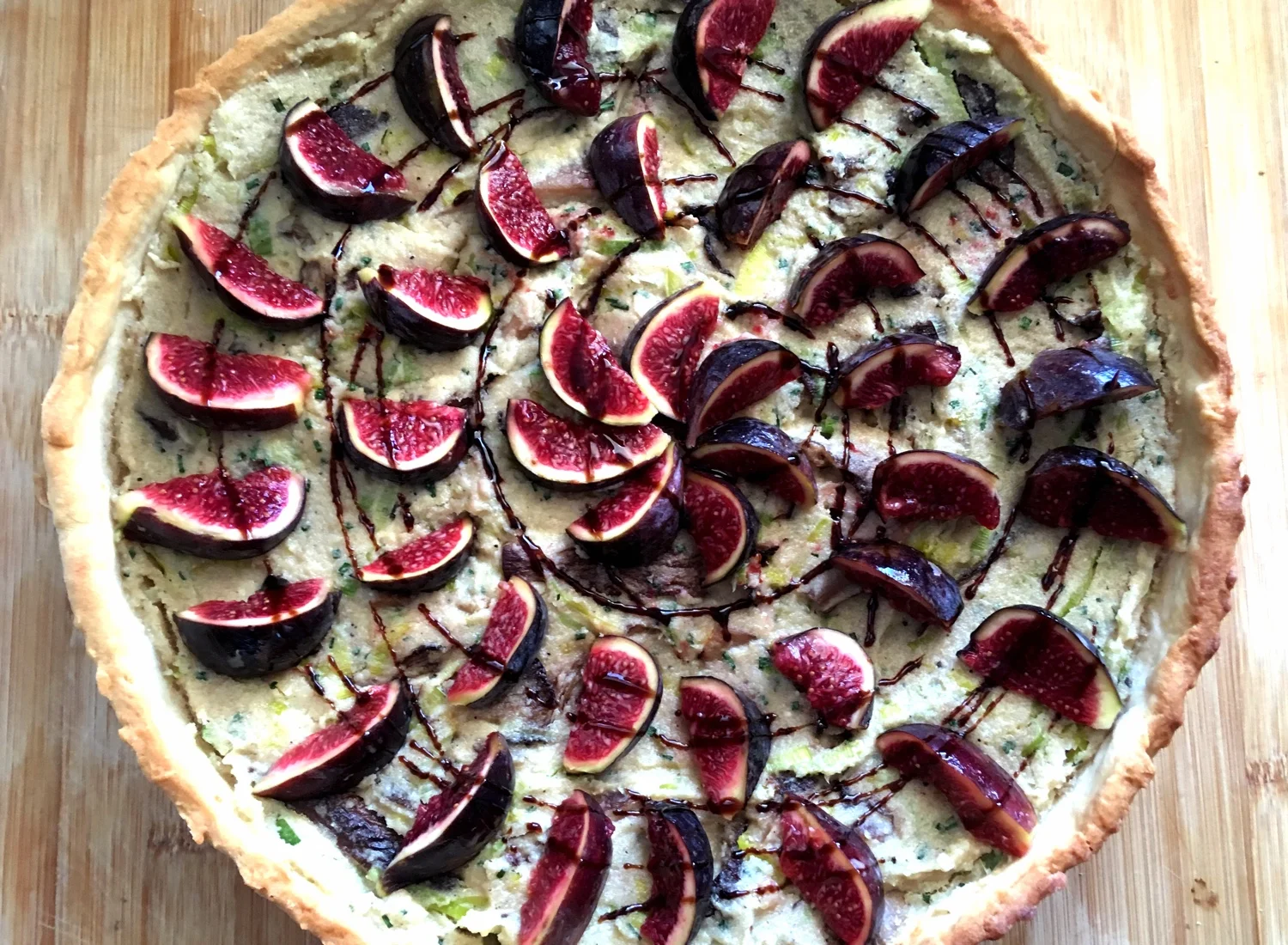 vegan_quiche_vegan_mushroom_tart_with_leeks_and_figs.jpg