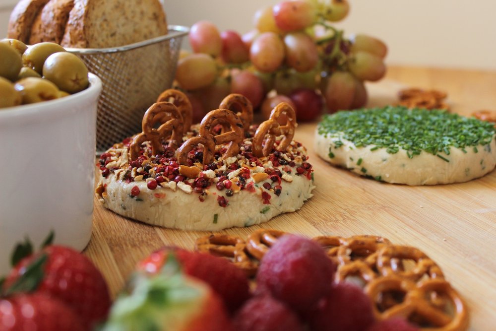 holiday_vegan_cheese_platter_with_homemade_cashew_cheese_festive_vegan_cheese_platter.jpg